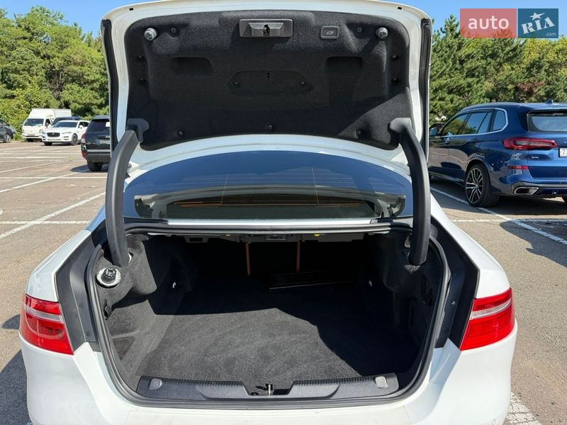 Седан Jaguar XE 2015 в Києві