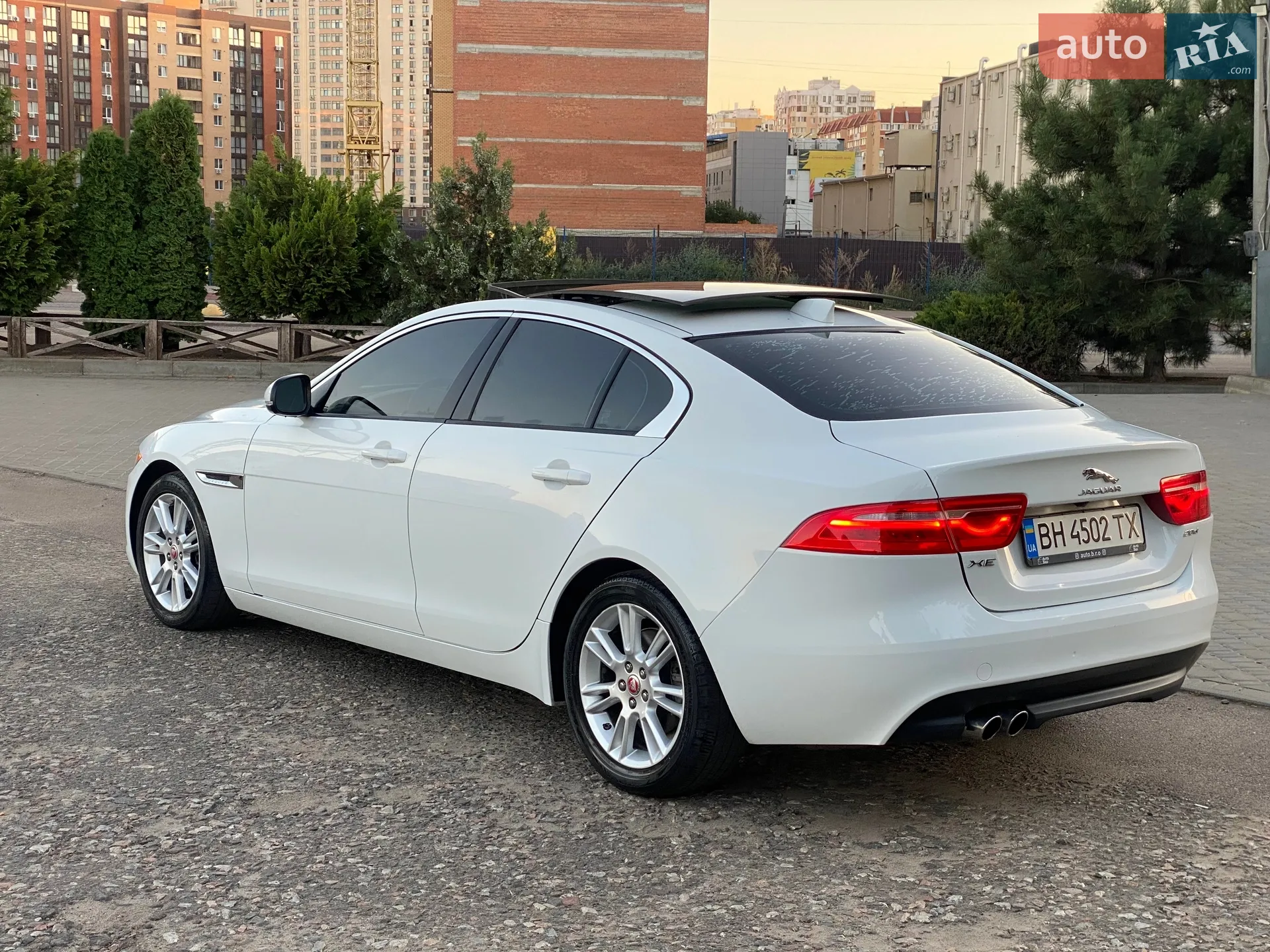 2016 Jaguar XE - мініатюра 5