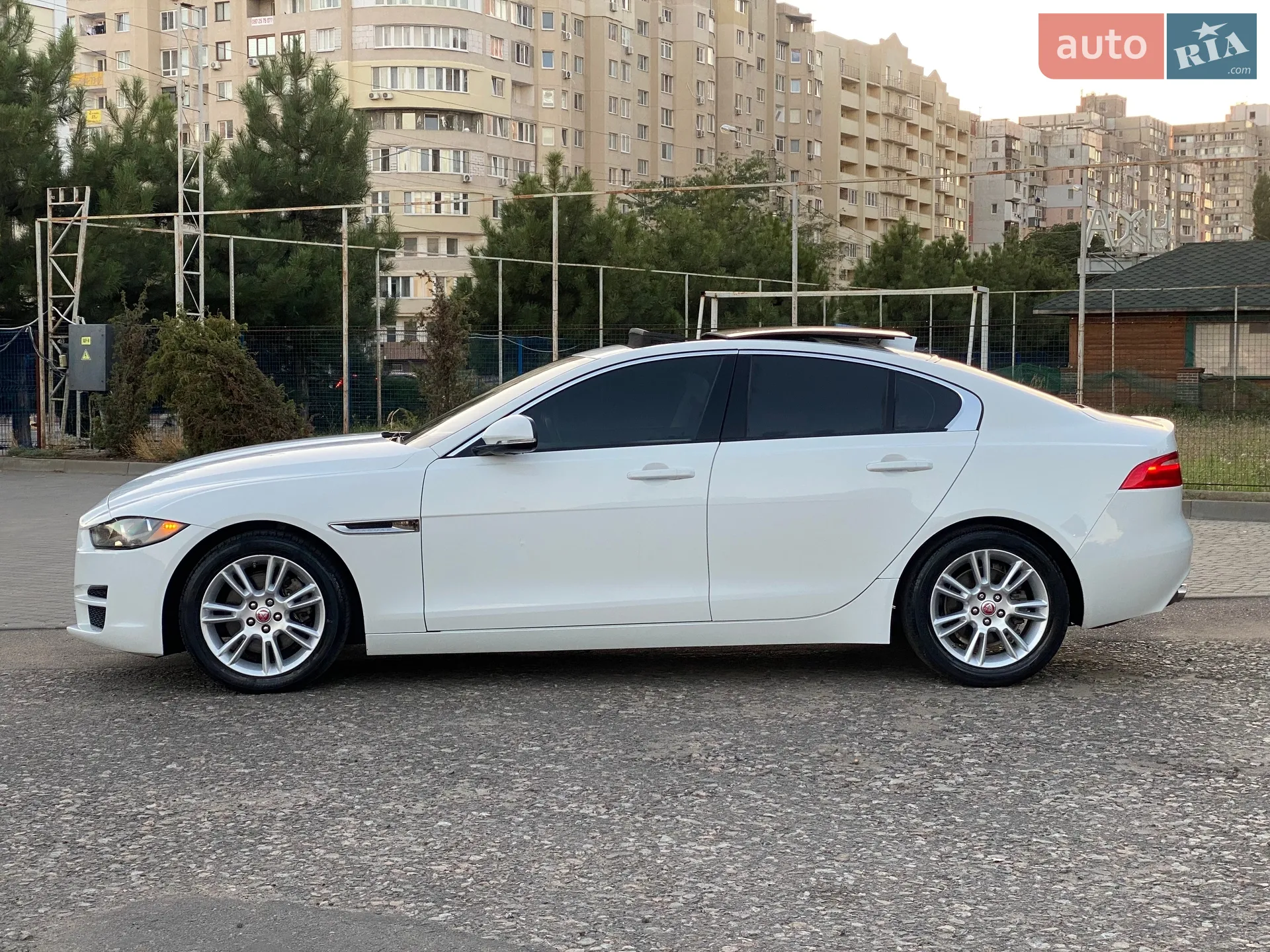 2016 Jaguar XE - мініатюра 7