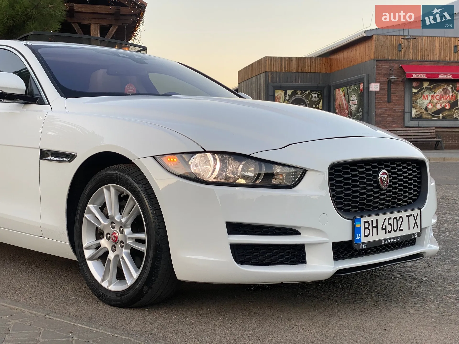 2016 Jaguar XE - мініатюра 10