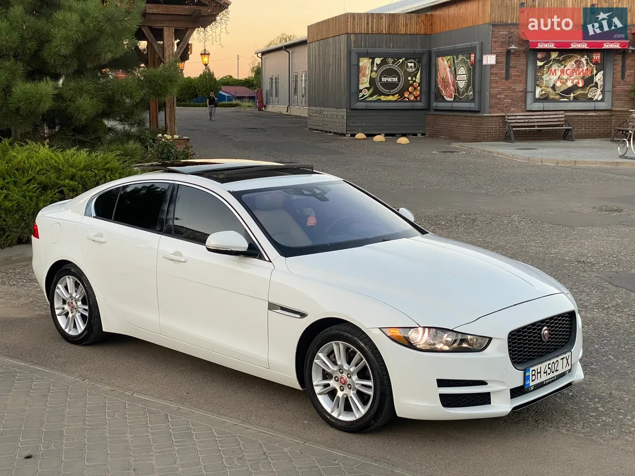 2016 Jaguar XE - мініатюра 14