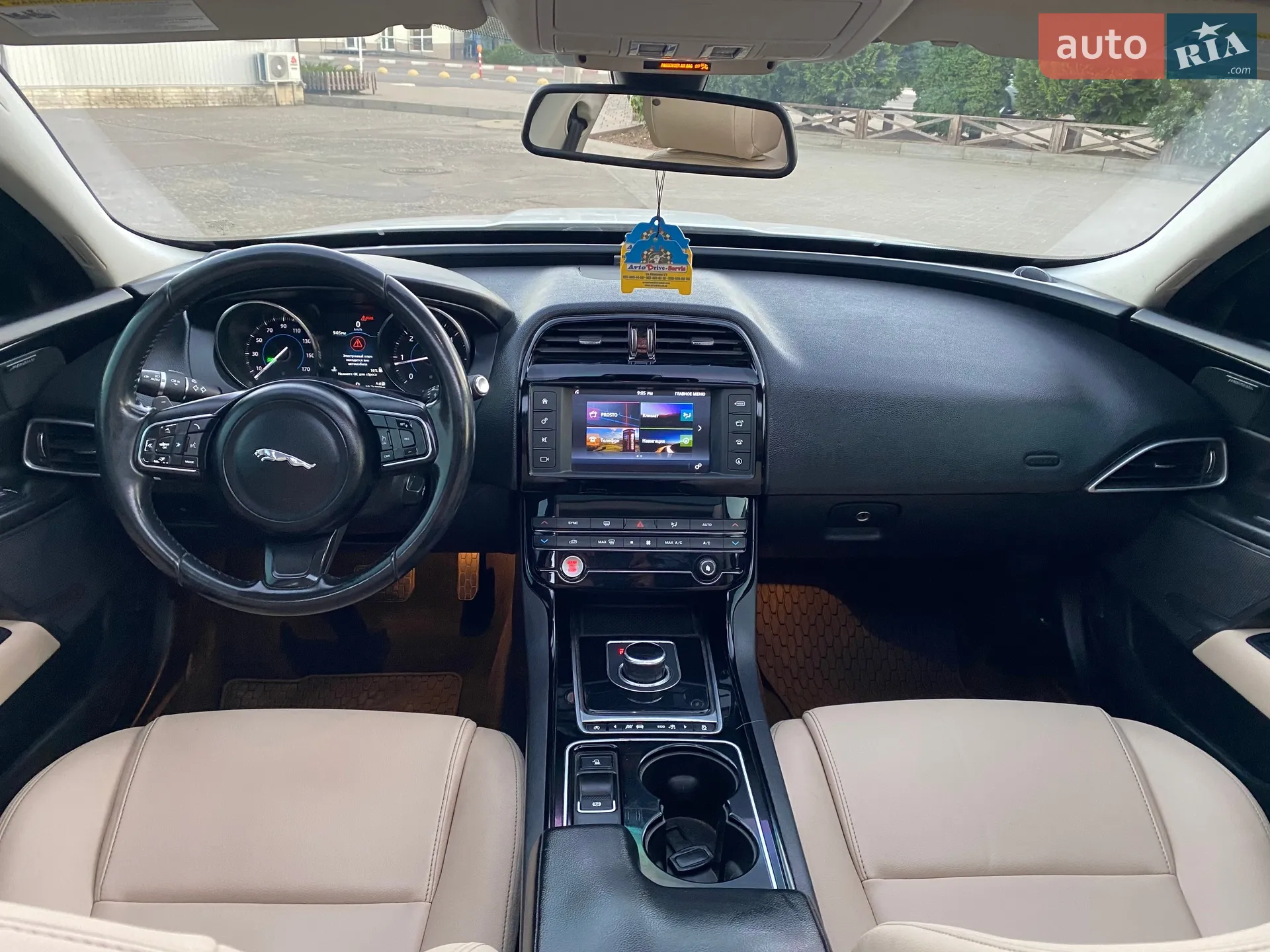 2016 Jaguar XE - мініатюра 14