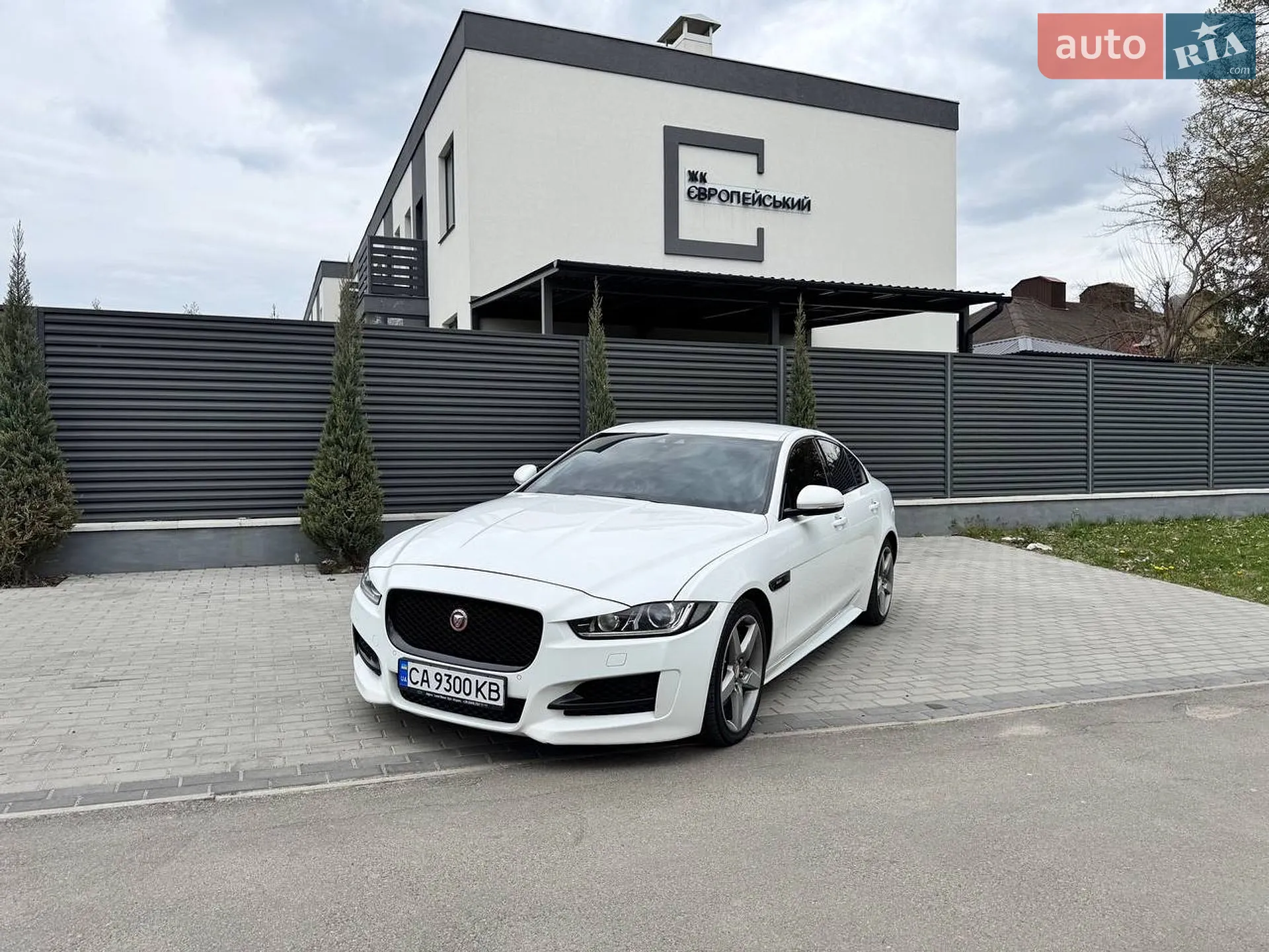 2015 Jaguar XE - фото 1