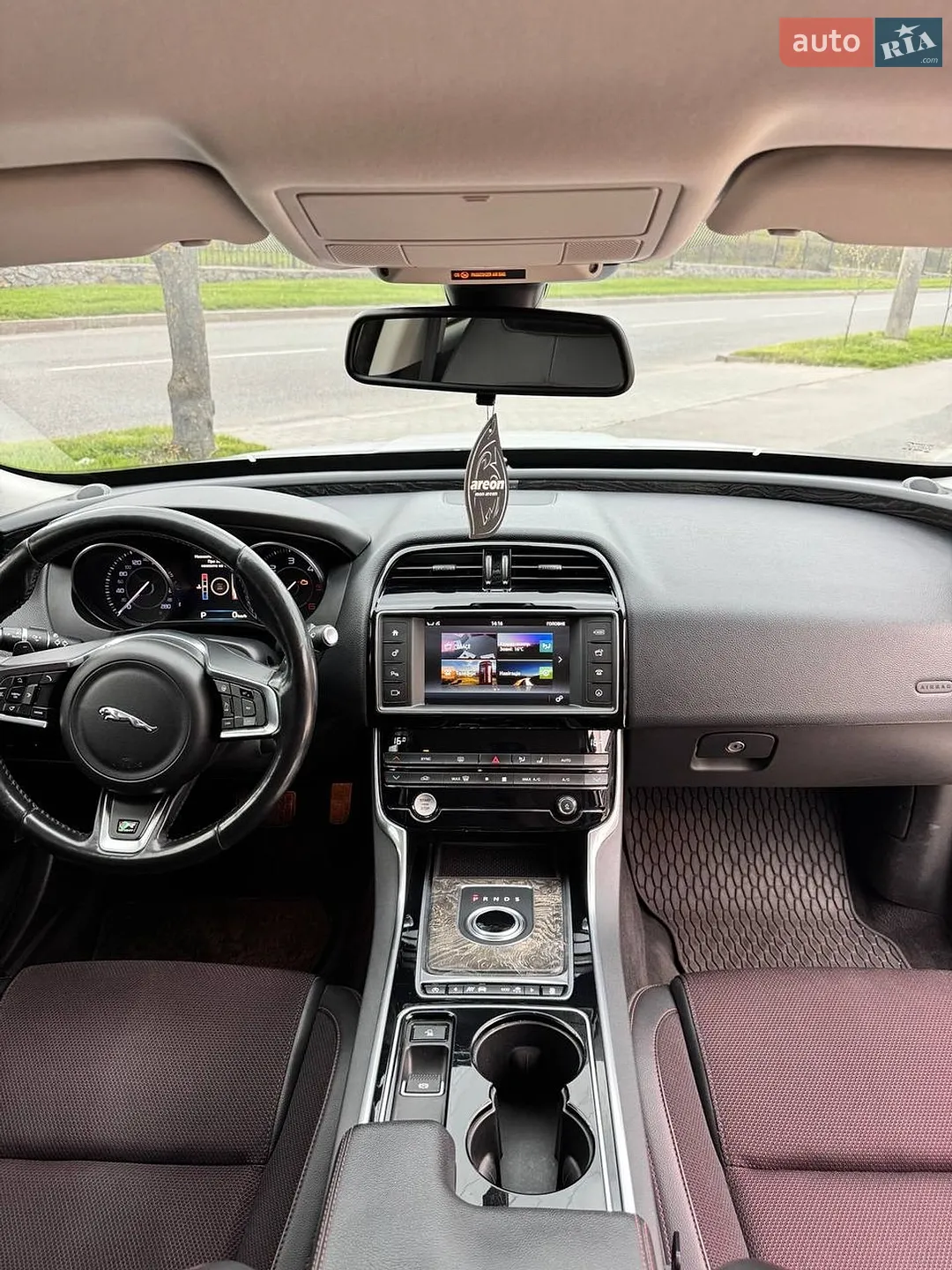 2015 Jaguar XE - мініатюра 19