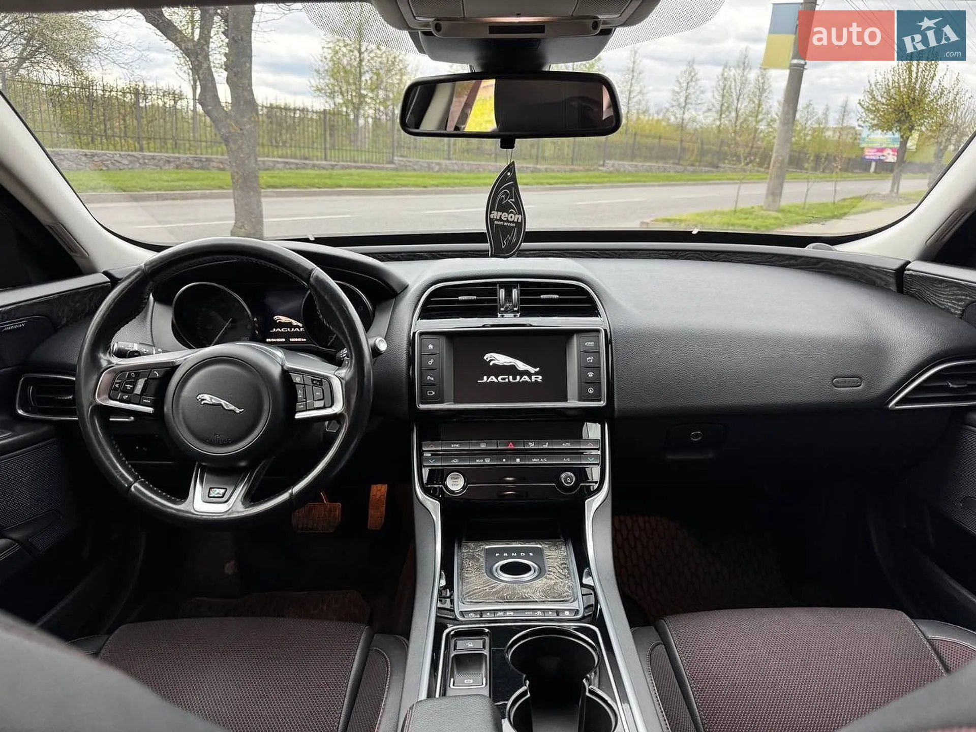 2015 Jaguar XE - мініатюра 18