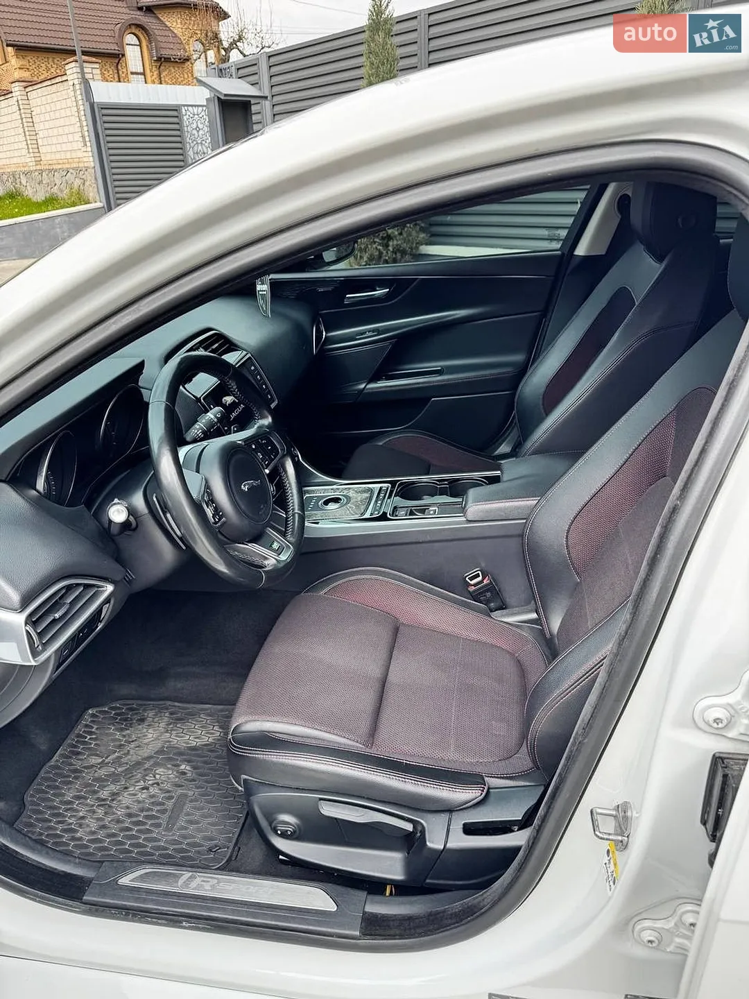 2015 Jaguar XE - мініатюра 21