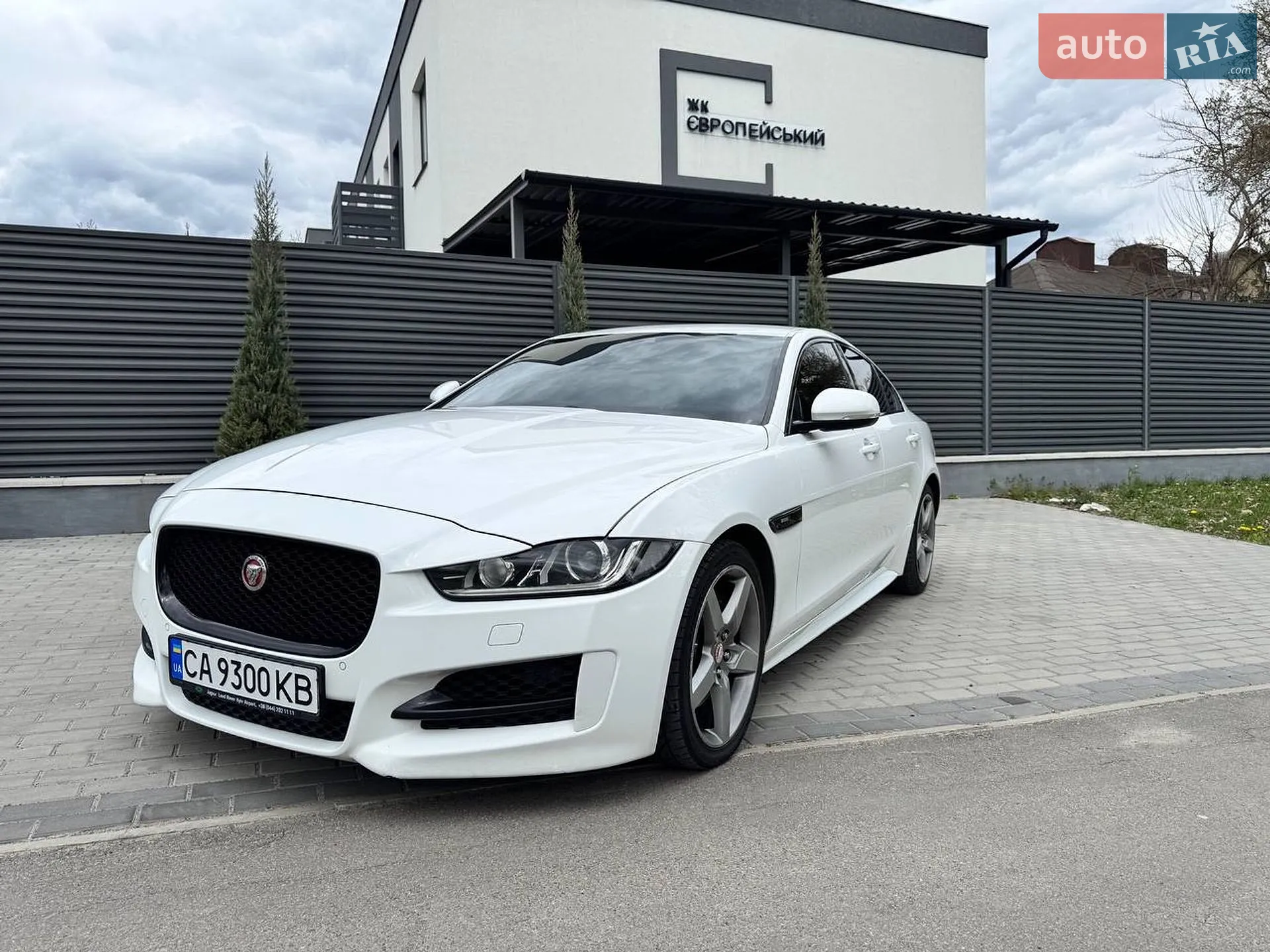 2015 Jaguar XE - мініатюра 5