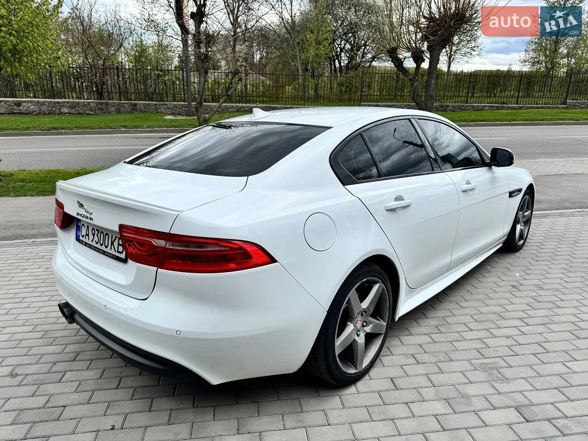 2015 Jaguar XE - мініатюра 13
