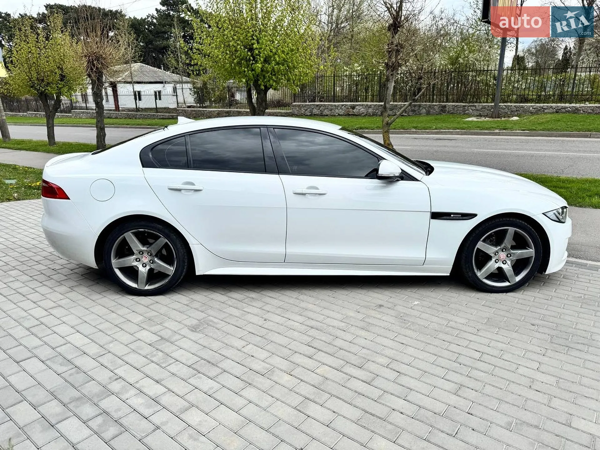 2015 Jaguar XE - мініатюра 14