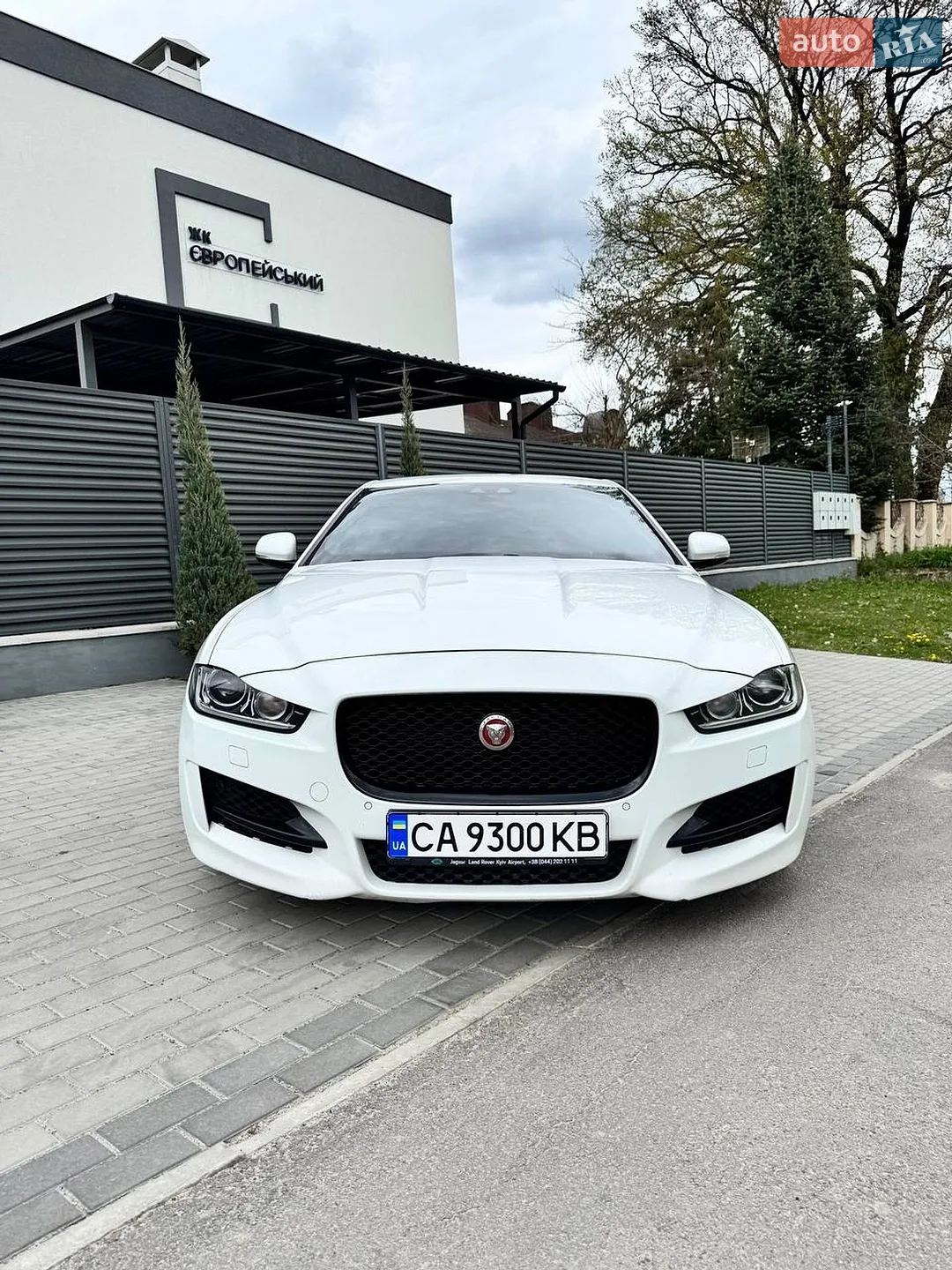 2015 Jaguar XE - мініатюра 32