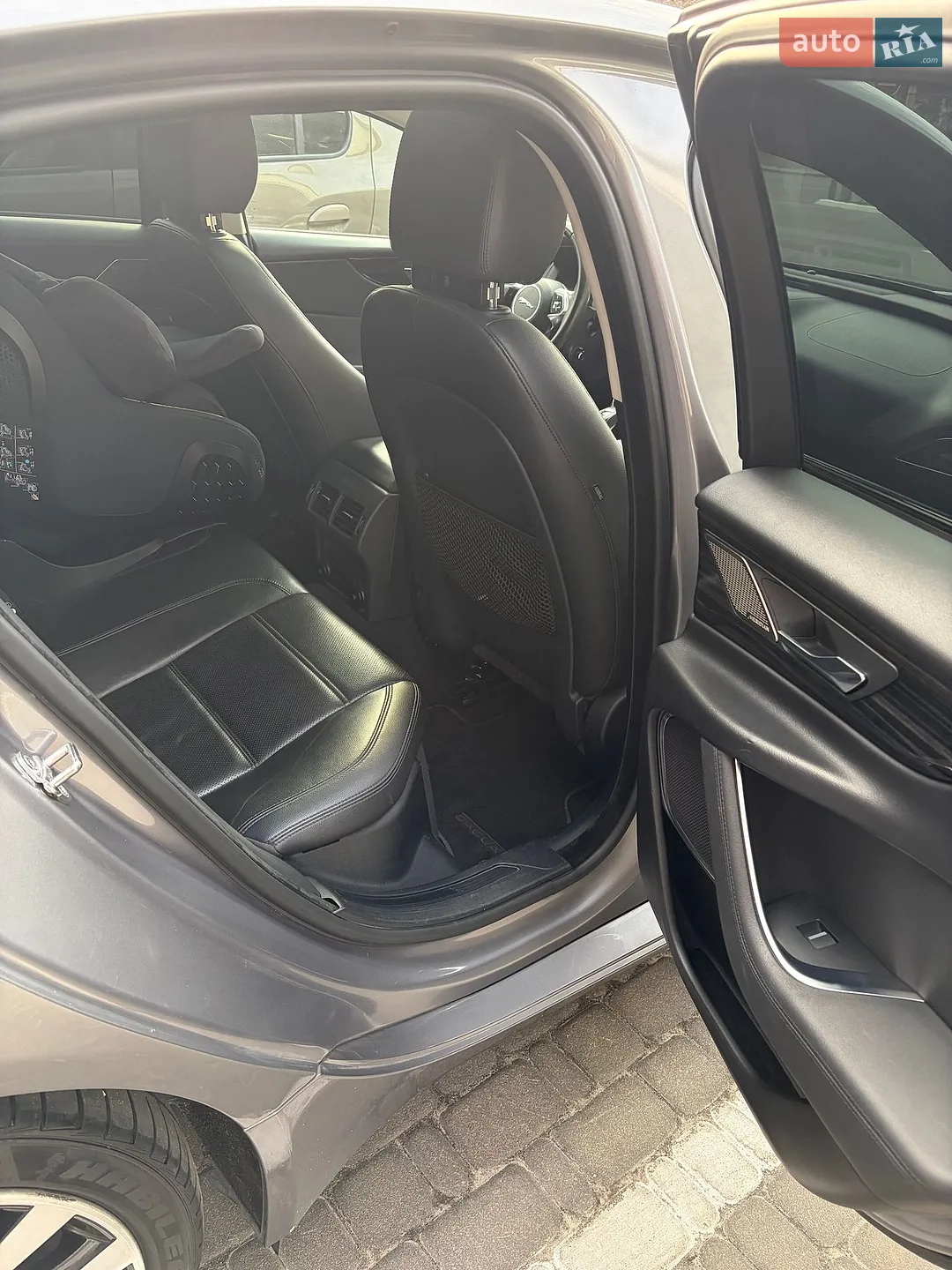 2019 Jaguar XE - мініатюра 17