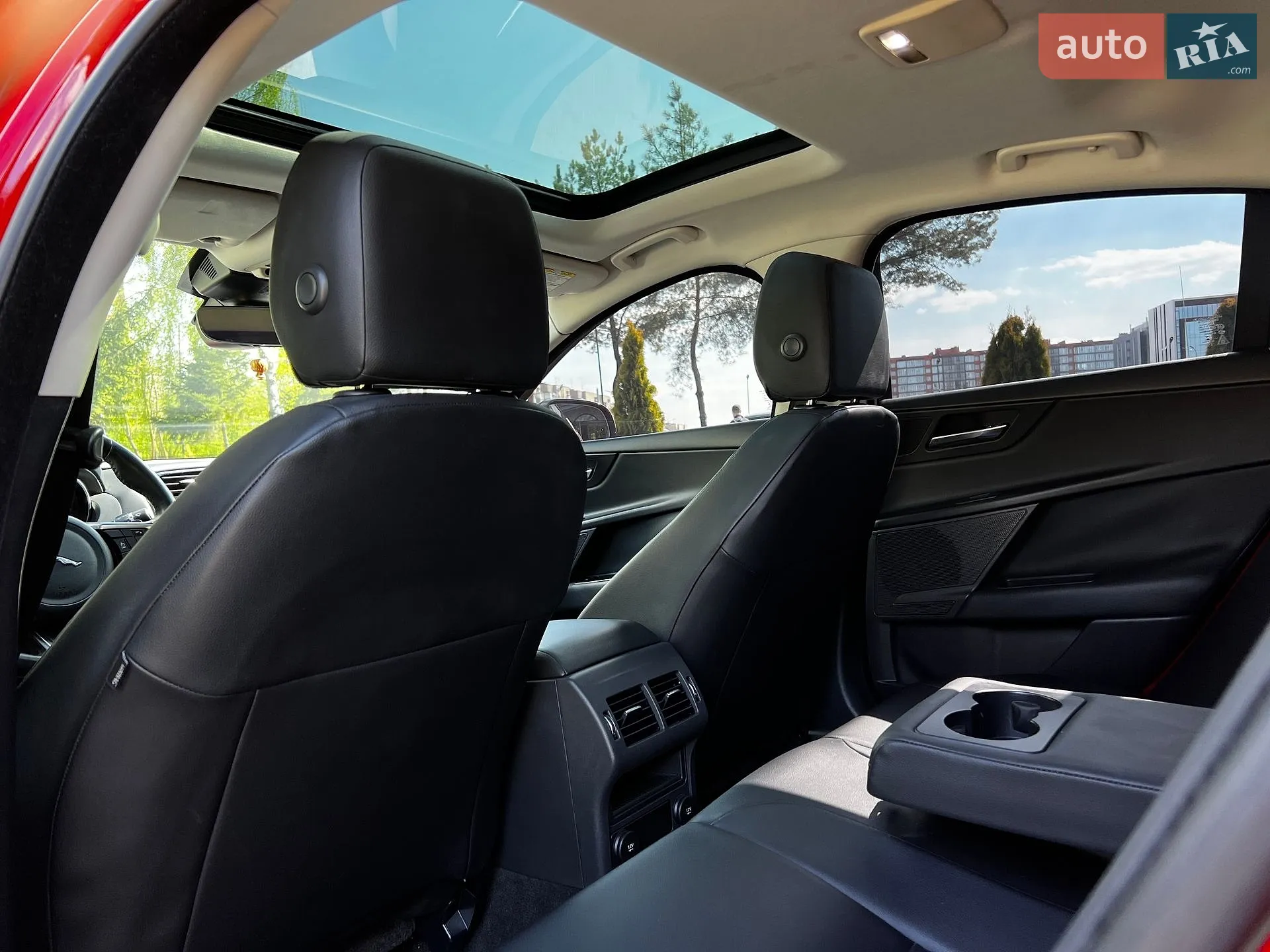 2018 Jaguar XE - мініатюра 18