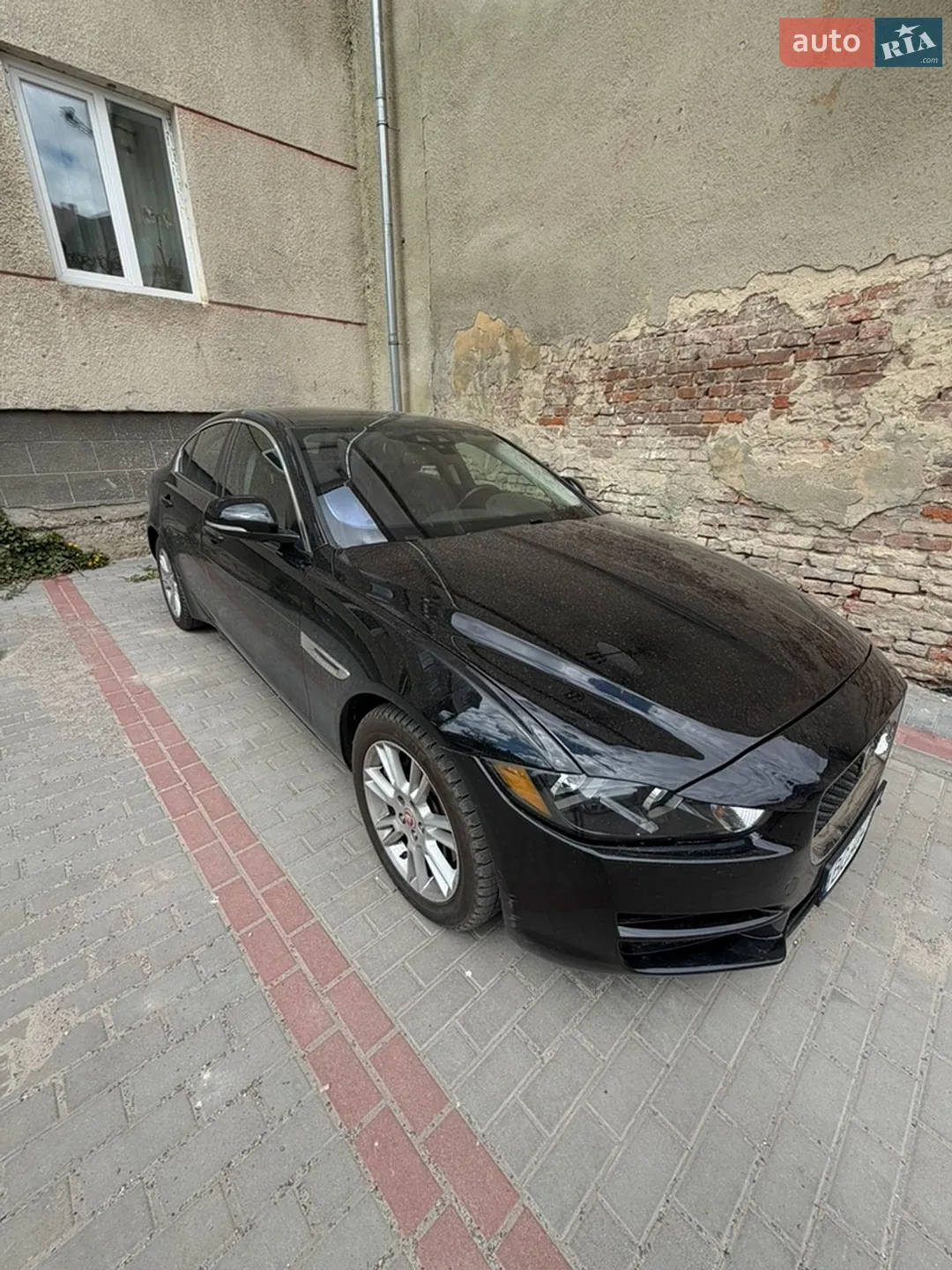 2017 Jaguar XE - мініатюра 2