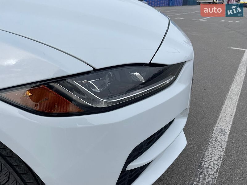 Седан Jaguar XE 2019 в Киеве
