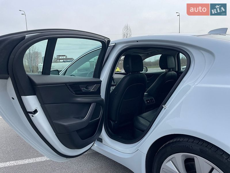 Седан Jaguar XE 2019 в Киеве