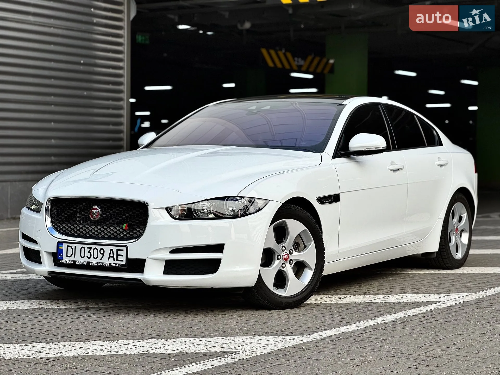 2016 Jaguar XE - фото 1