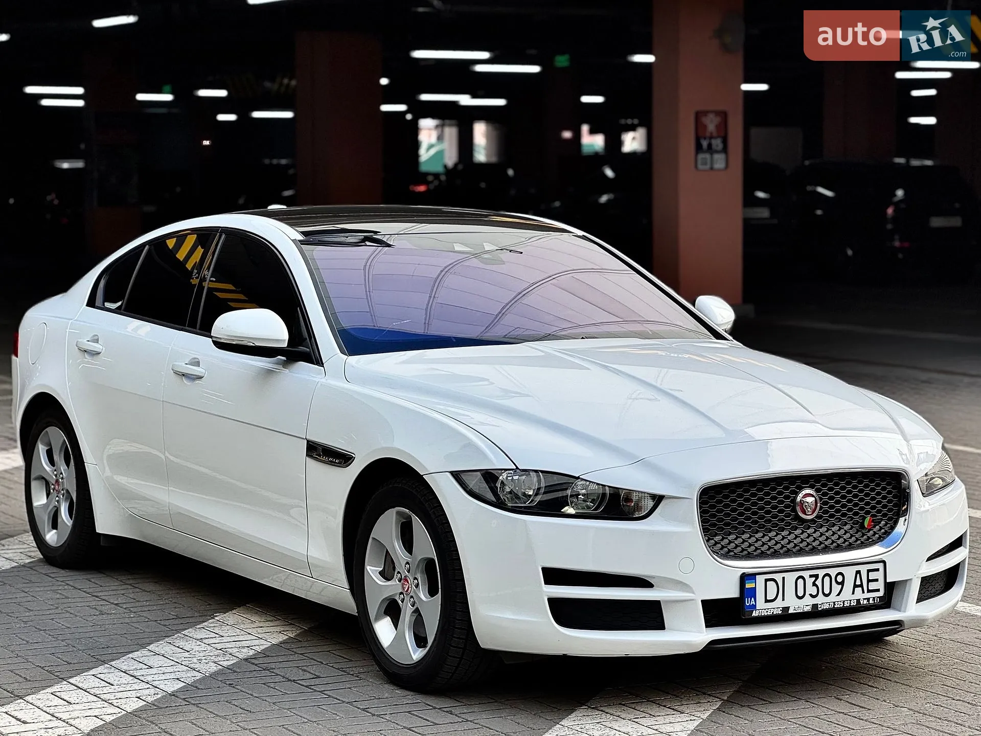 2016 Jaguar XE - мініатюра 8