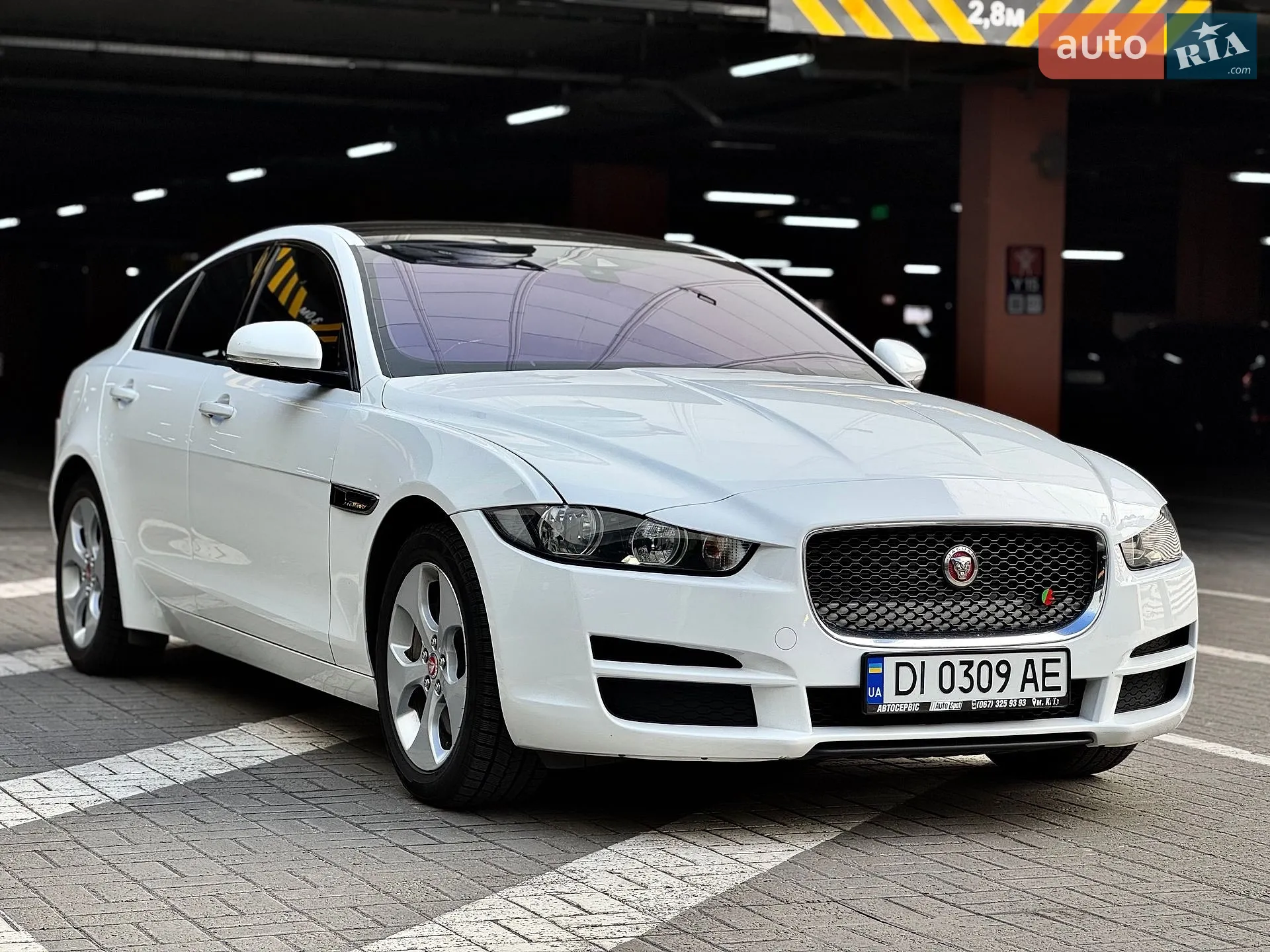 2016 Jaguar XE - мініатюра 10