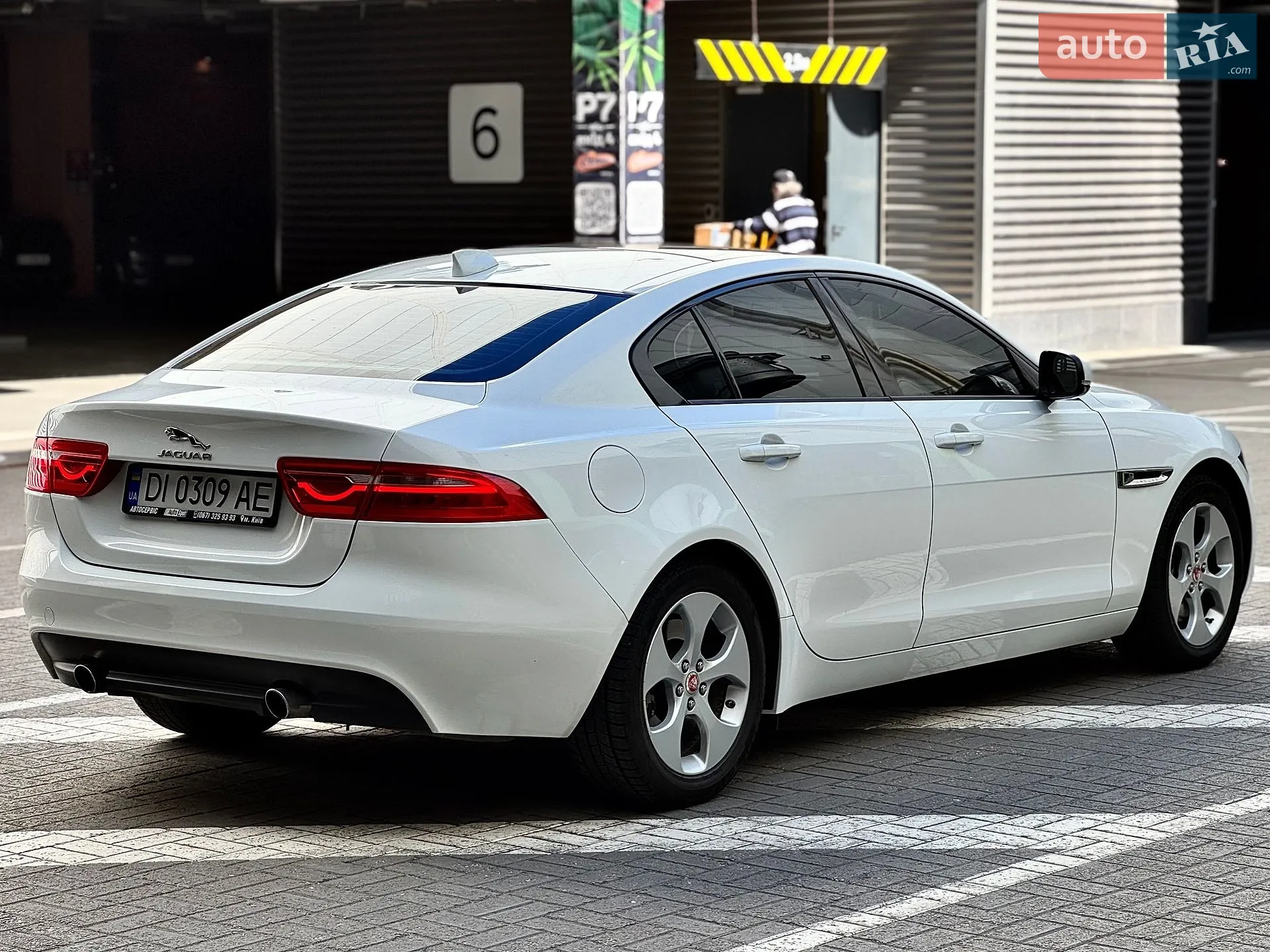 2016 Jaguar XE - мініатюра 17