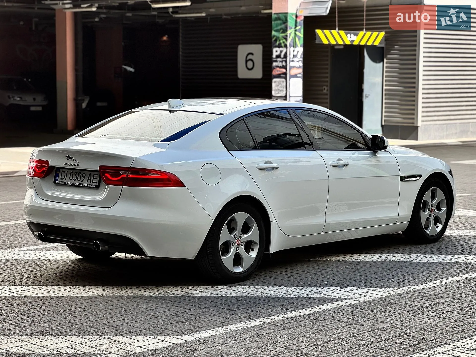 2016 Jaguar XE - мініатюра 19