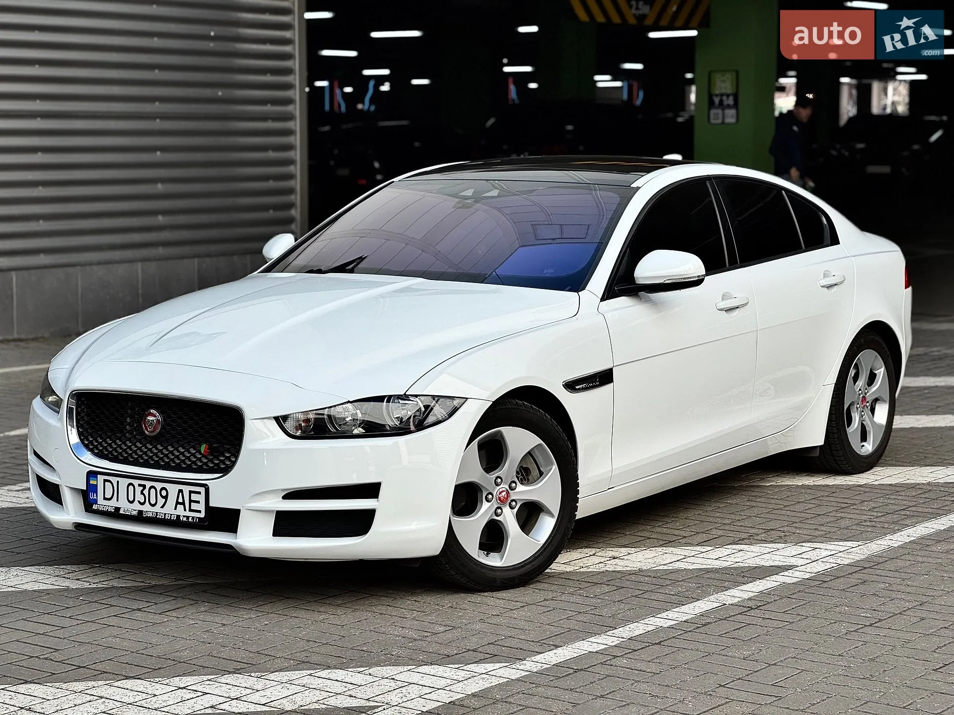 2016 Jaguar XE - мініатюра 21