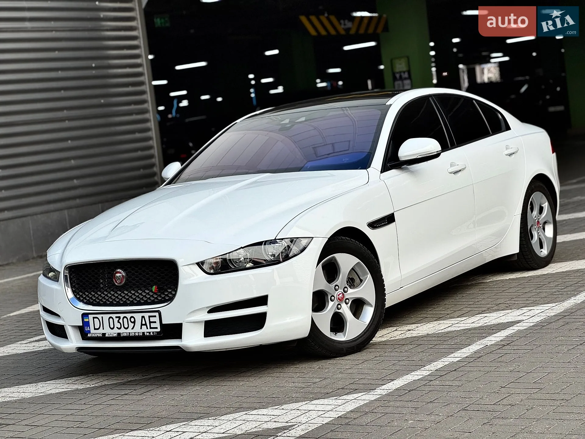 2016 Jaguar XE - мініатюра 23