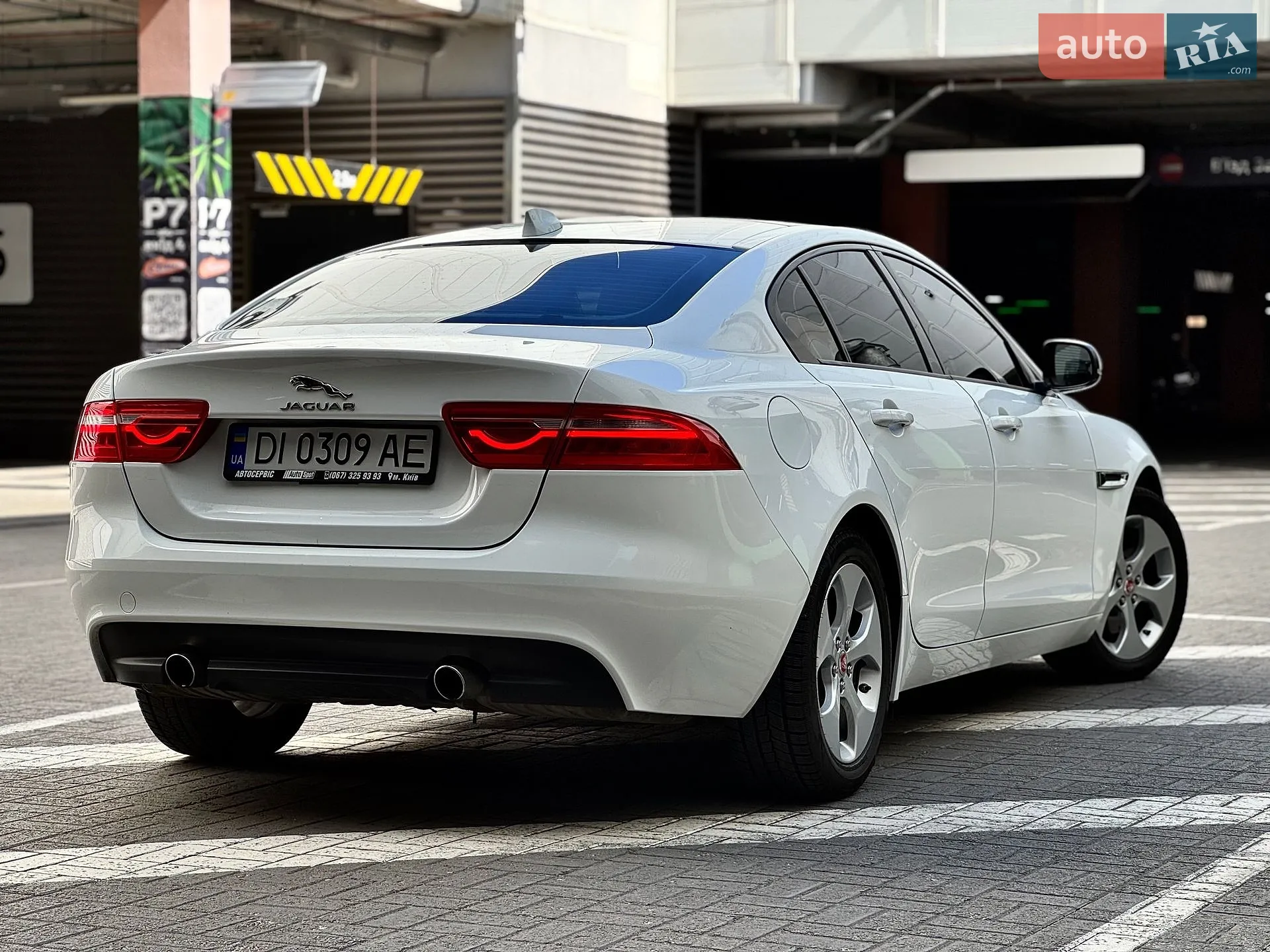 2016 Jaguar XE - мініатюра 25