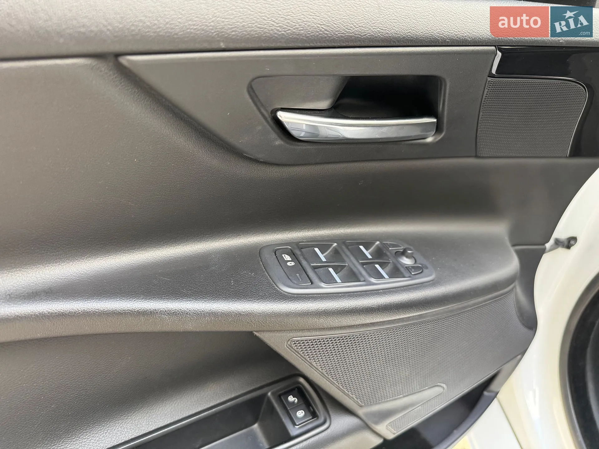 2016 Jaguar XE - мініатюра 40