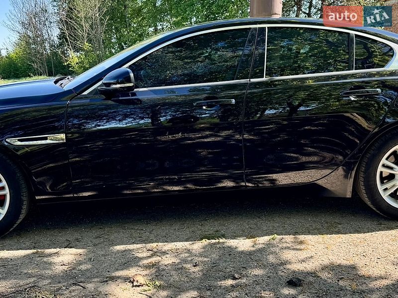 Седан Jaguar XE 2016 в Яворове