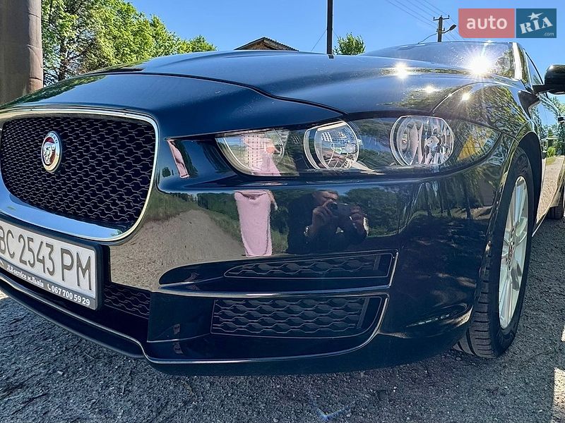 Седан Jaguar XE 2016 в Яворове
