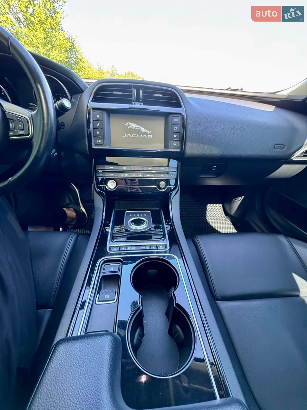 2016 Jaguar XE - мініатюра 37