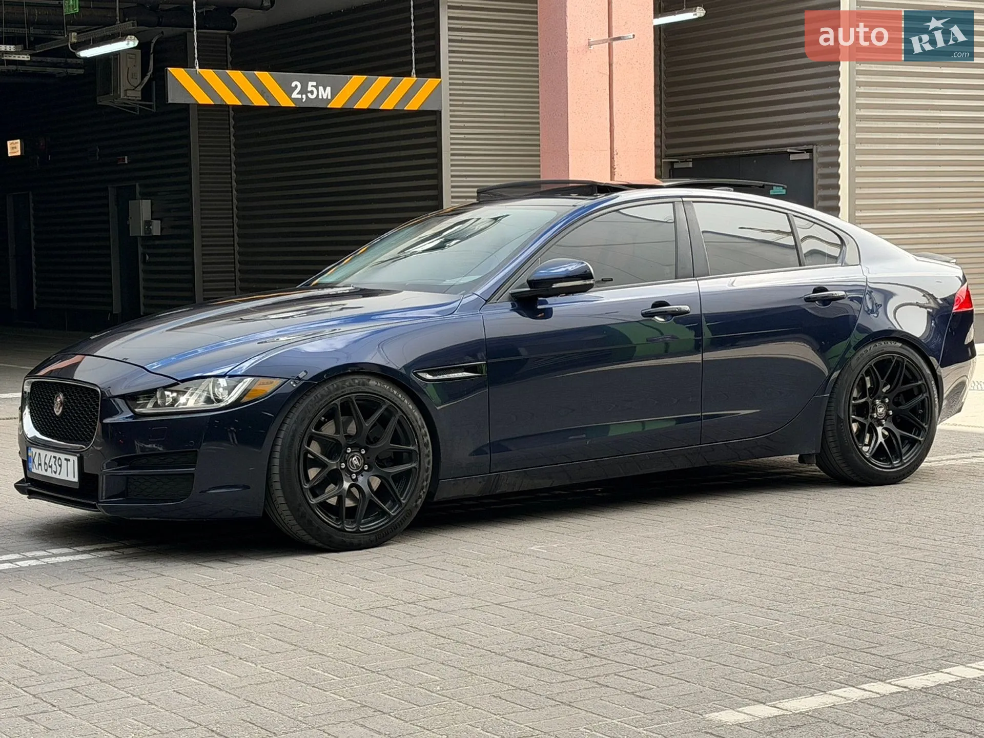 2016 Jaguar XE - мініатюра 3
