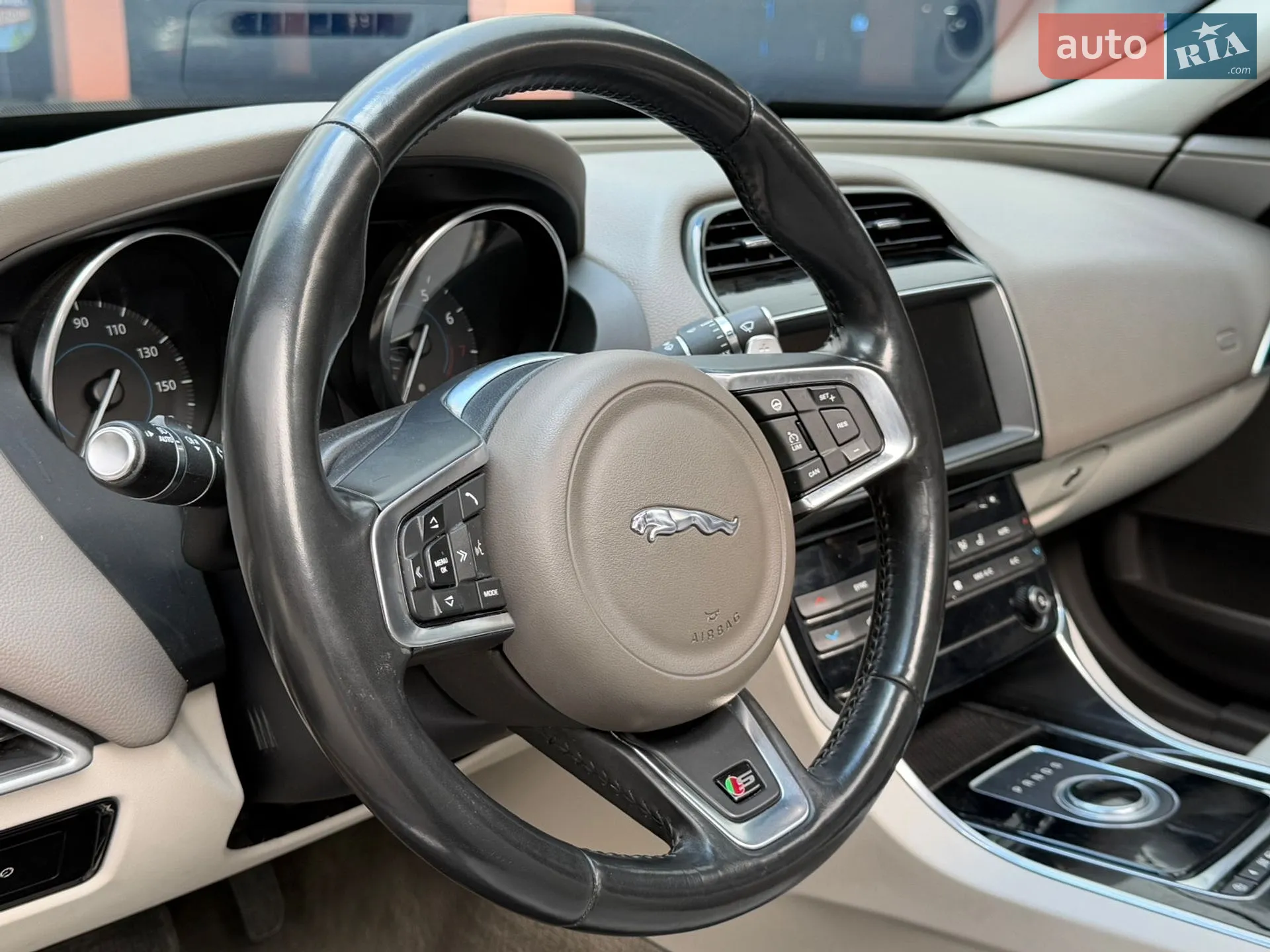 2016 Jaguar XE - мініатюра 16