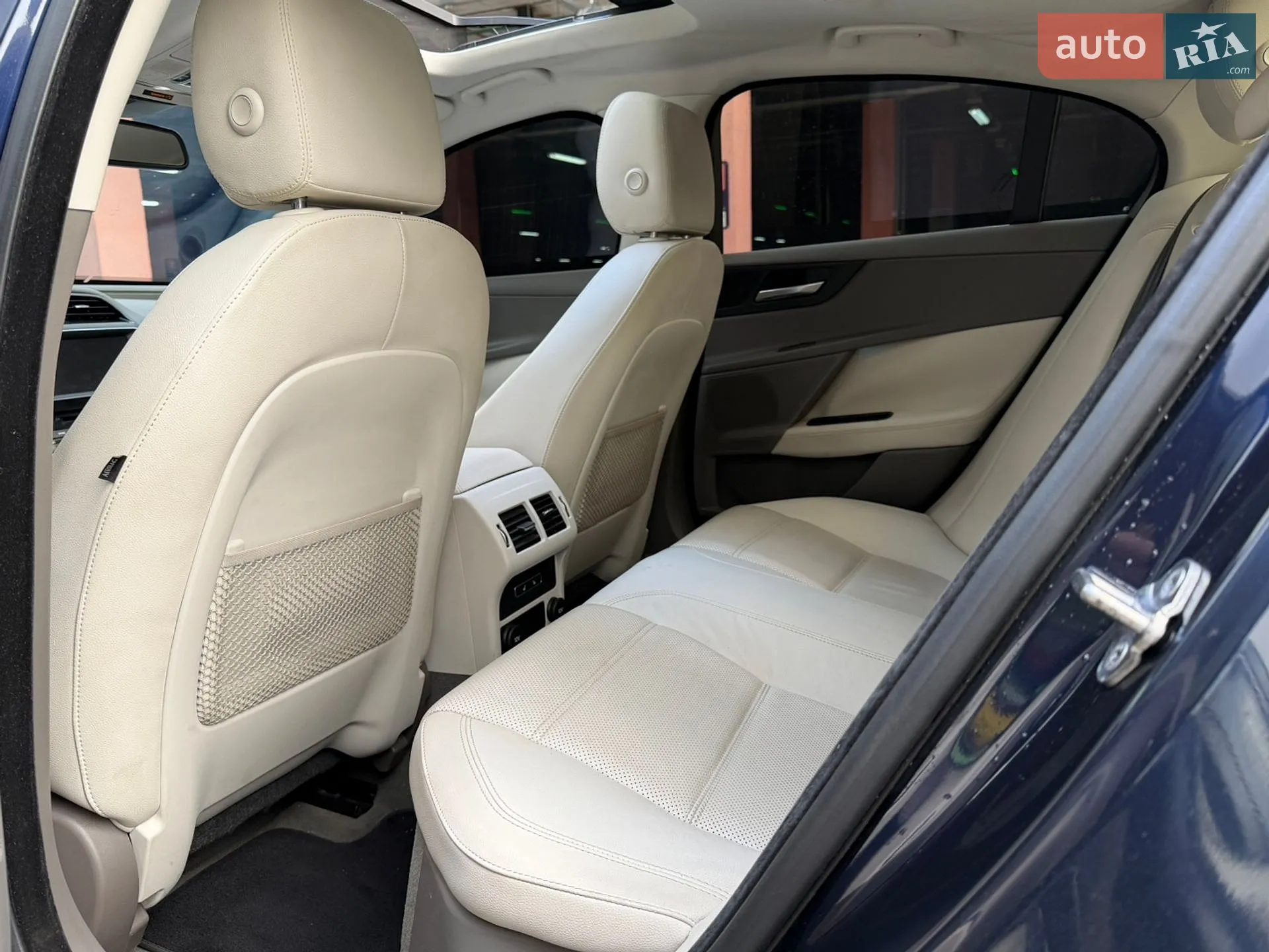 2016 Jaguar XE - мініатюра 18