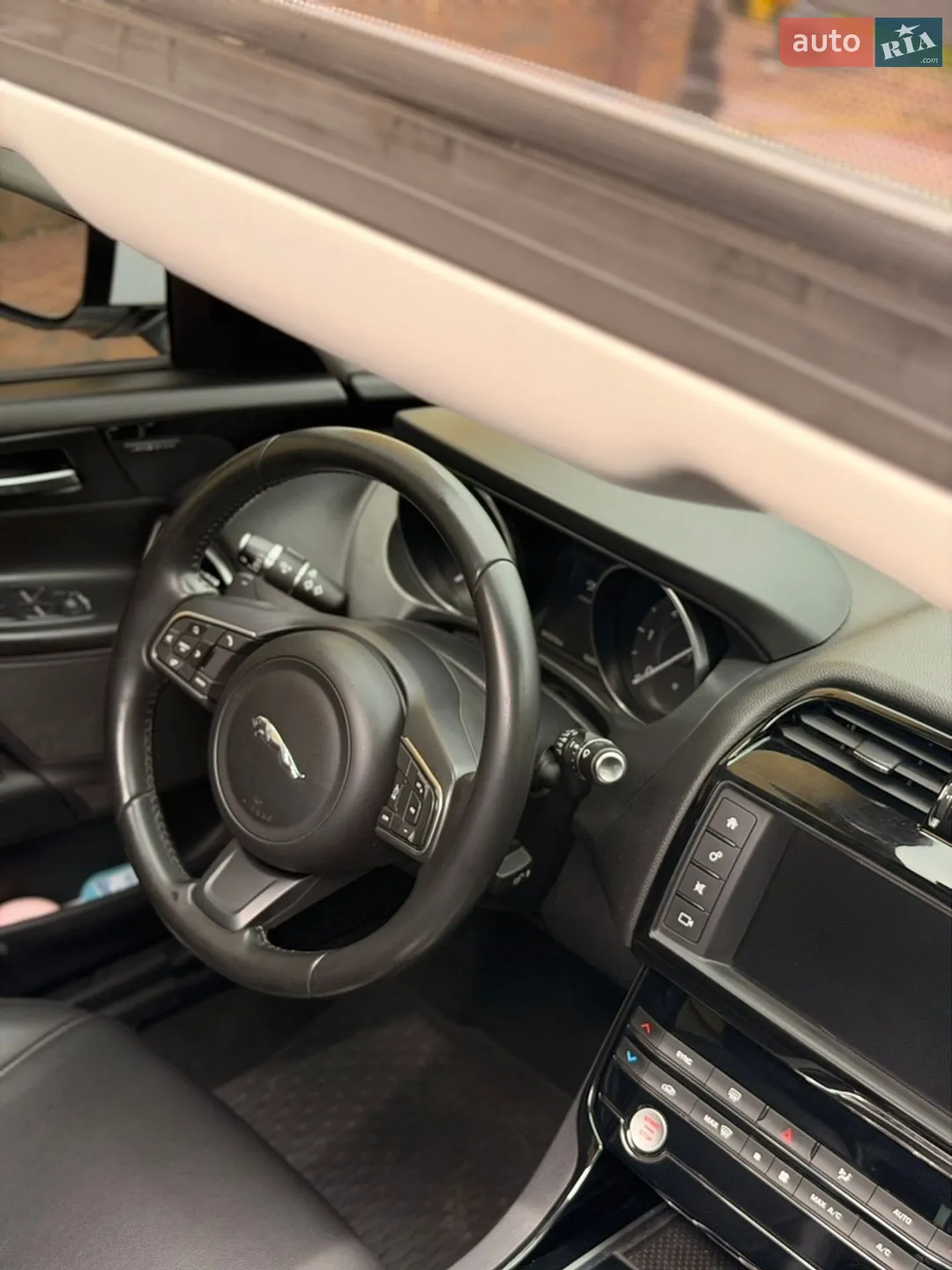 2018 Jaguar XE - мініатюра 25