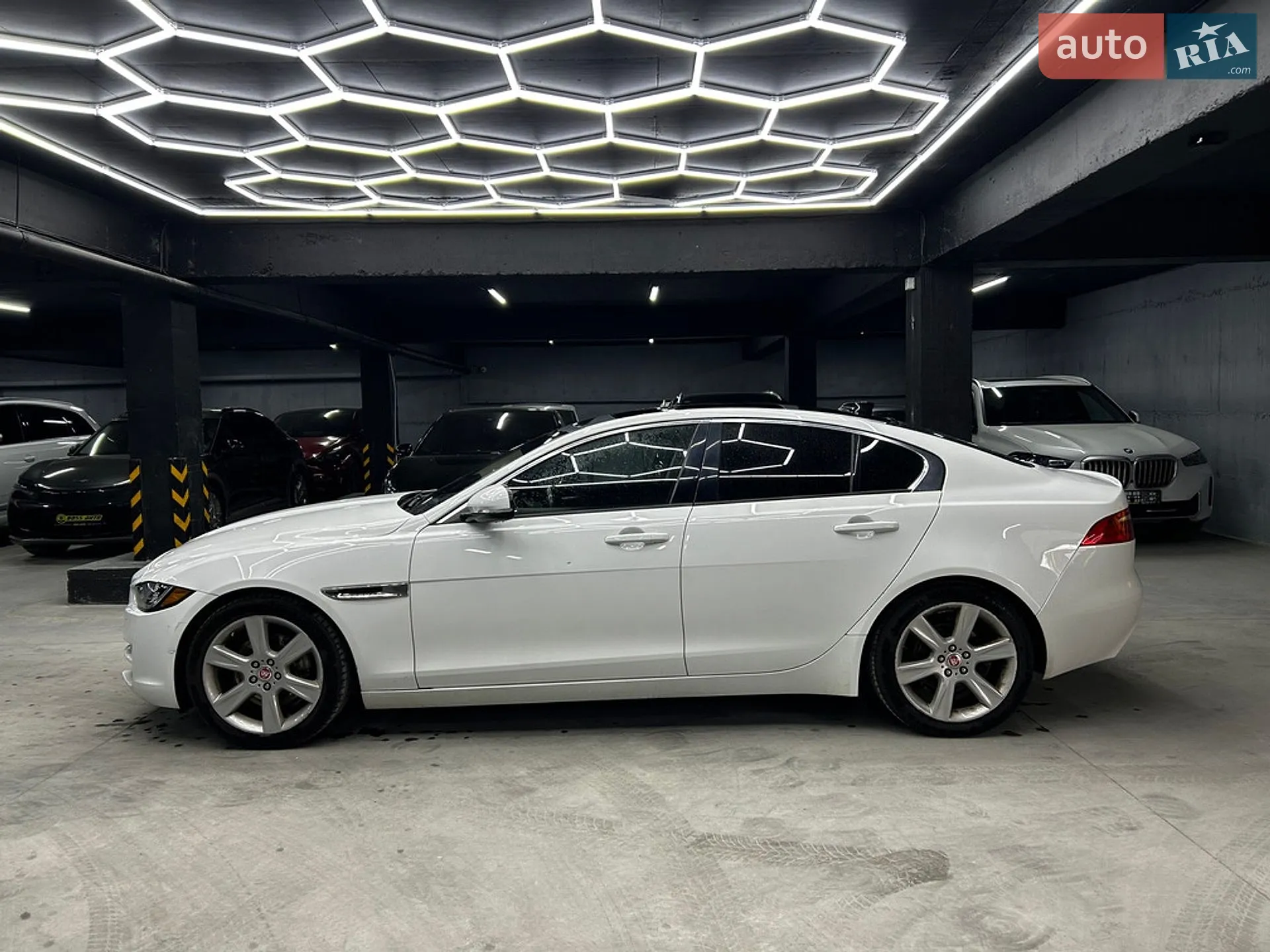 2016 Jaguar XE - мініатюра 6
