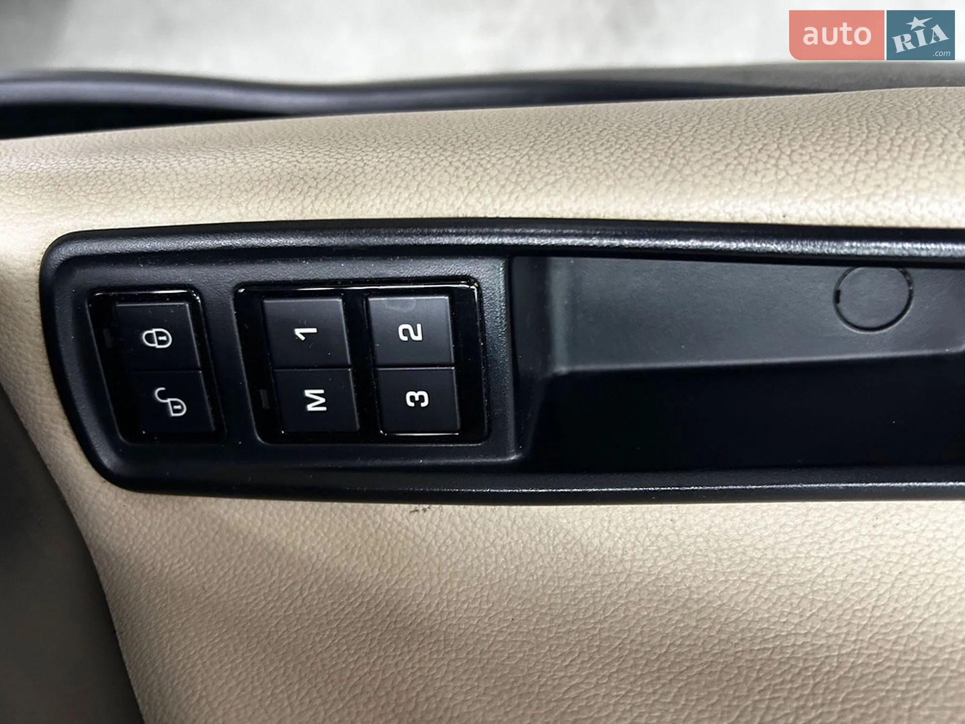 2016 Jaguar XE - мініатюра 14