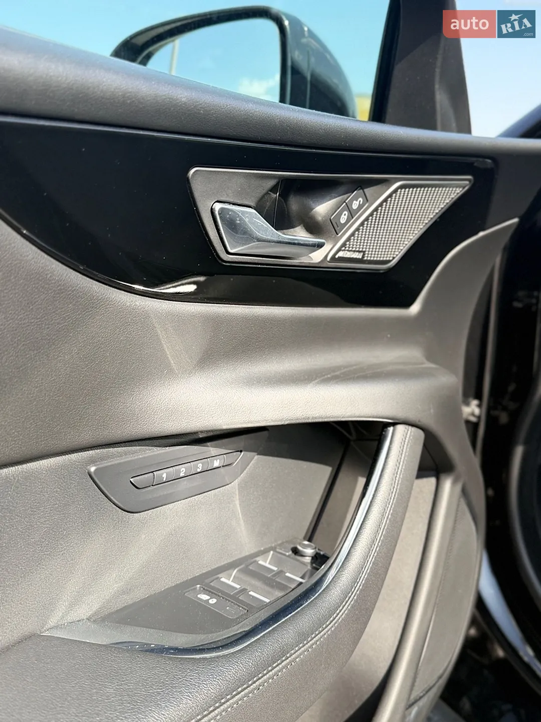 2019 Jaguar XE - мініатюра 16
