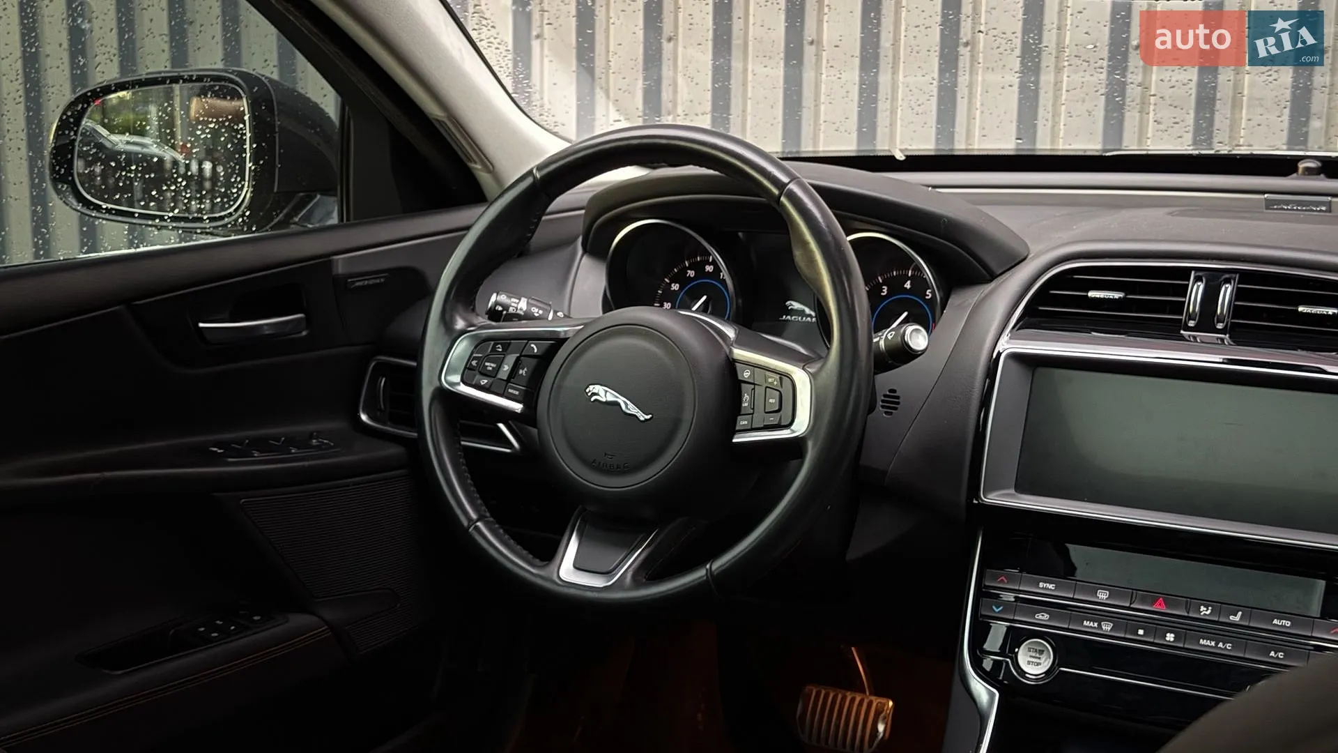 2018 Jaguar XE - мініатюра 17
