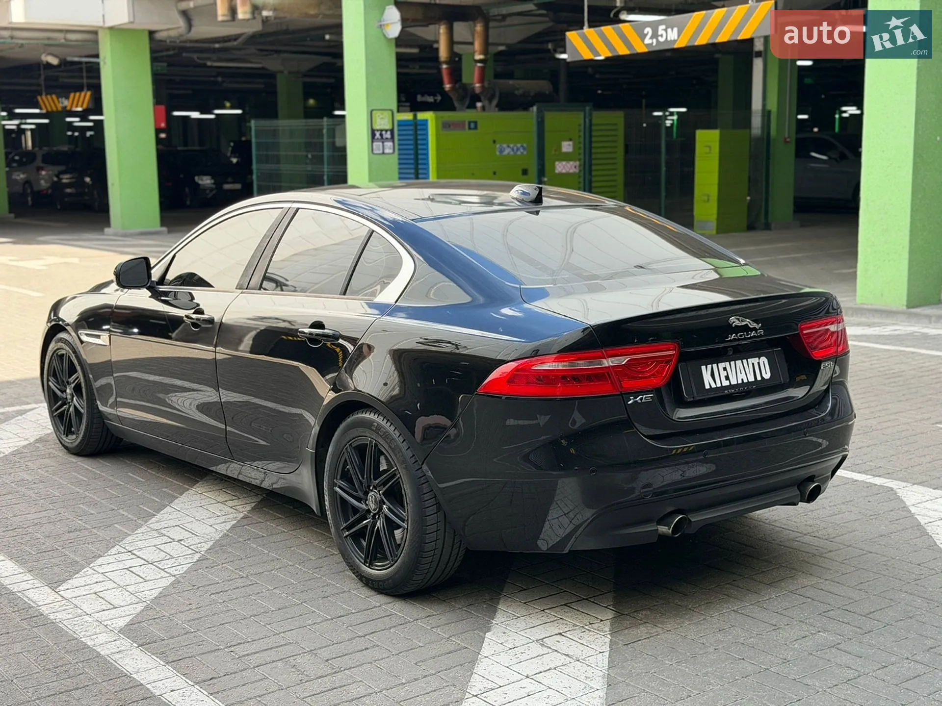 2016 Jaguar XE - мініатюра 4