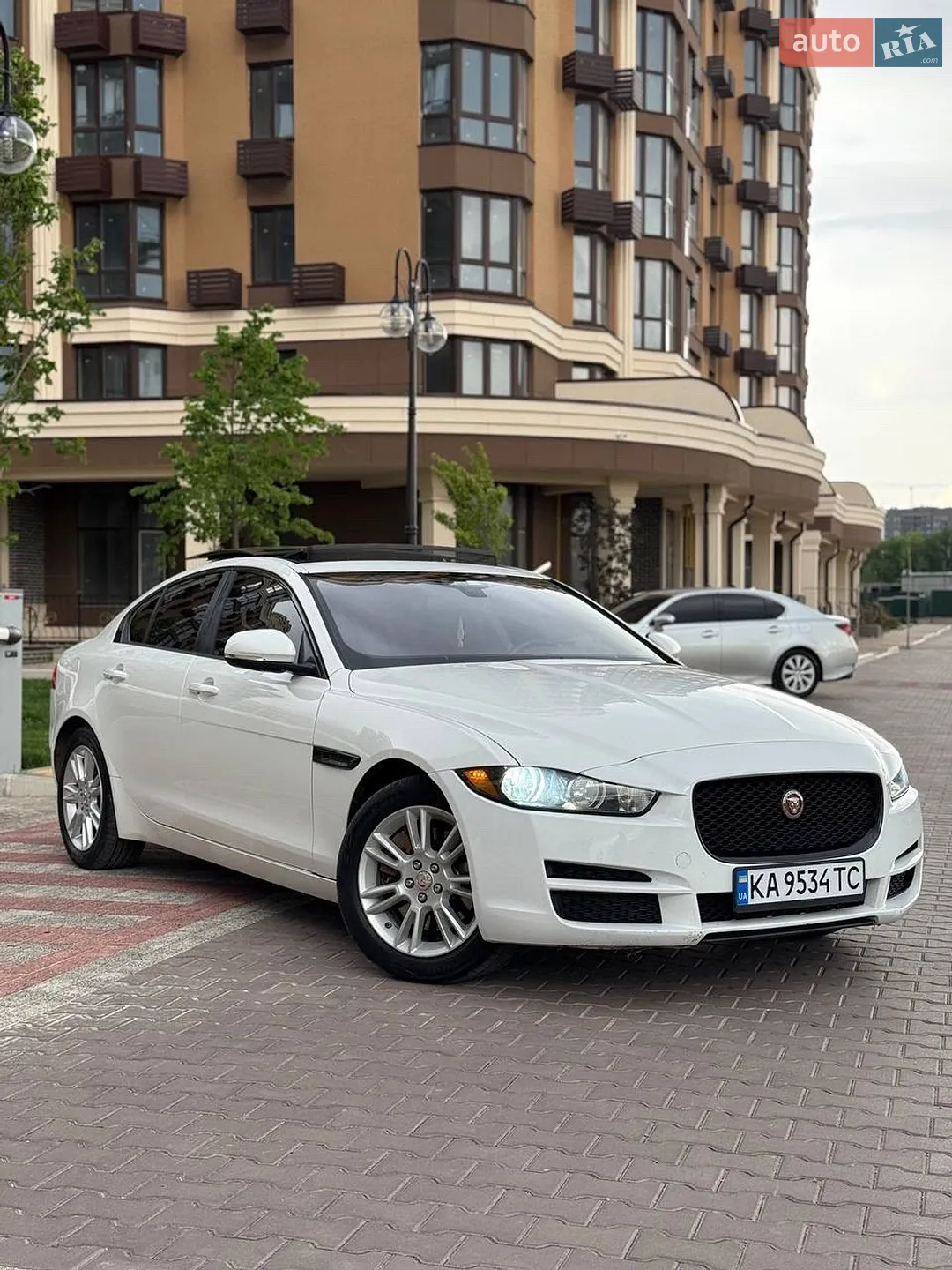 2017 Jaguar XE - фото 1