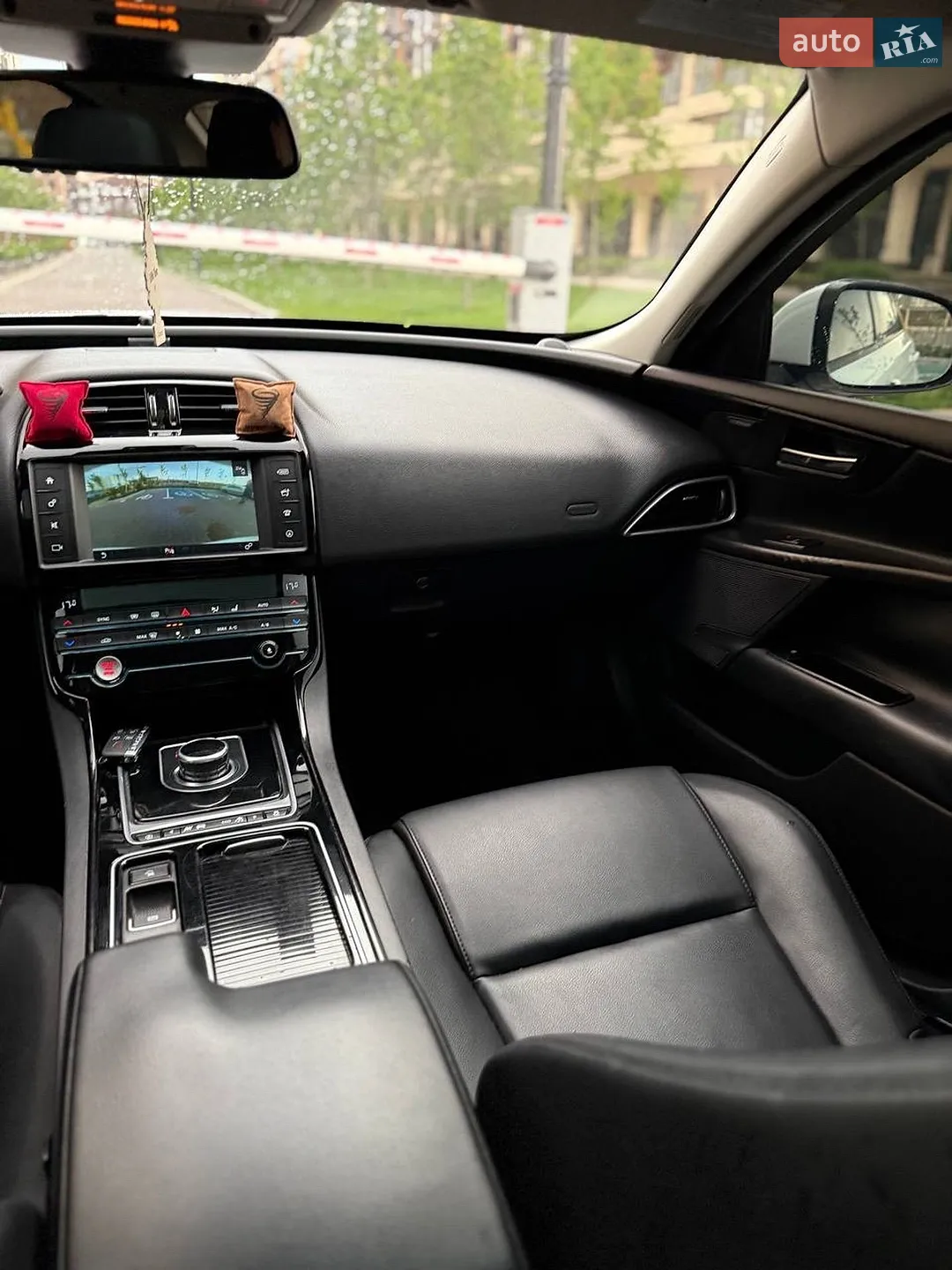 2017 Jaguar XE - мініатюра 21