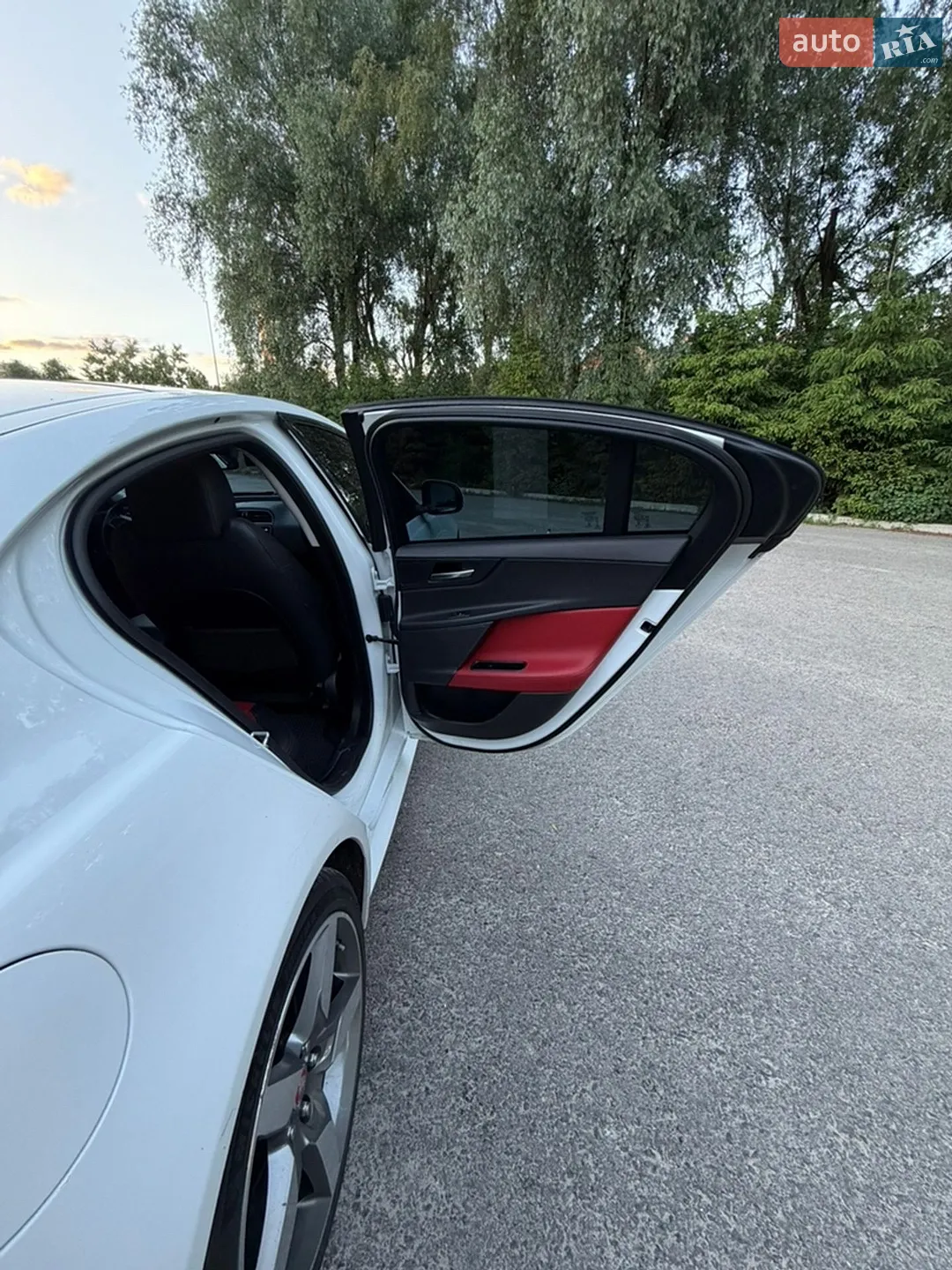 2018 Jaguar XE - мініатюра 17