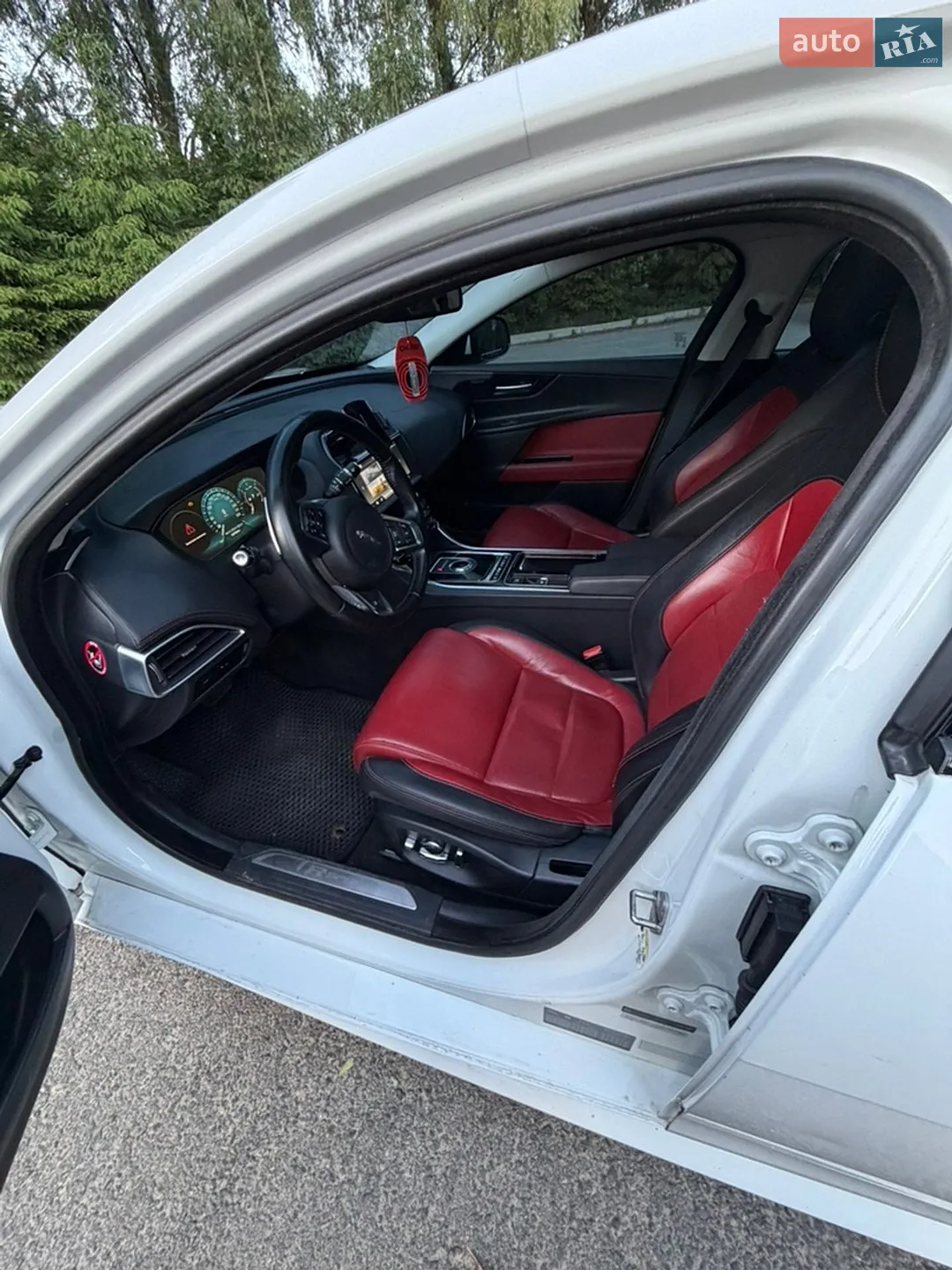 2018 Jaguar XE - мініатюра 24