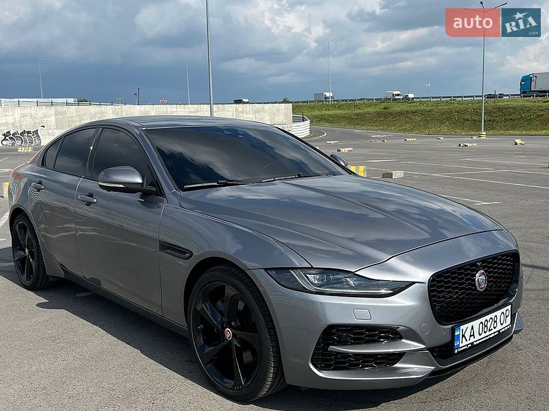 Седан Jaguar XE 2019 в Львове
