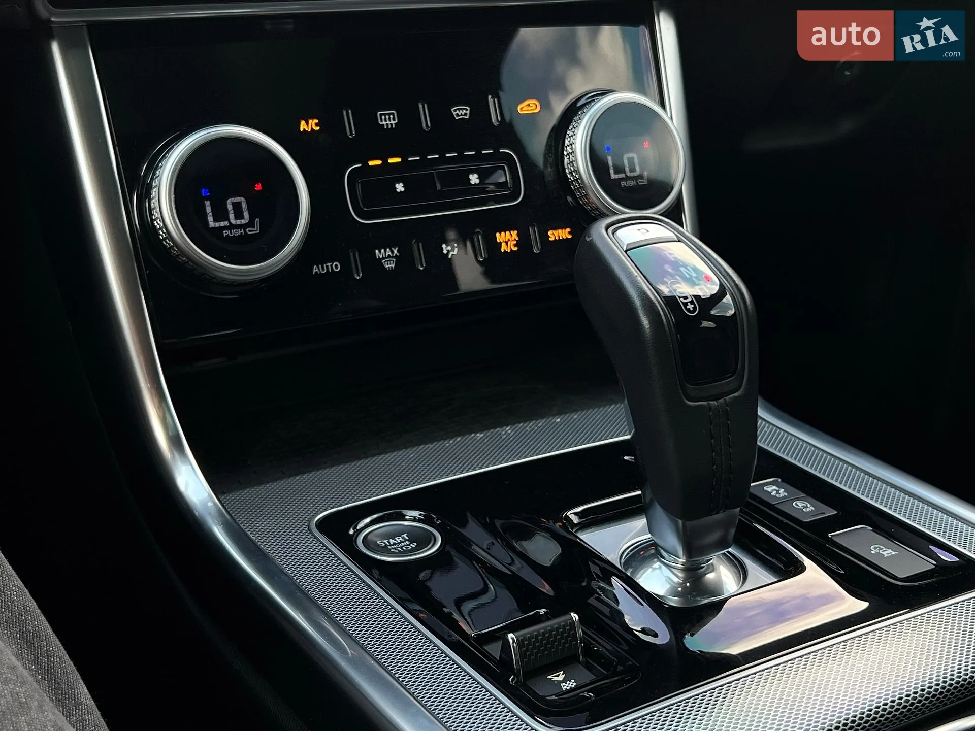 2019 Jaguar XE - мініатюра 17