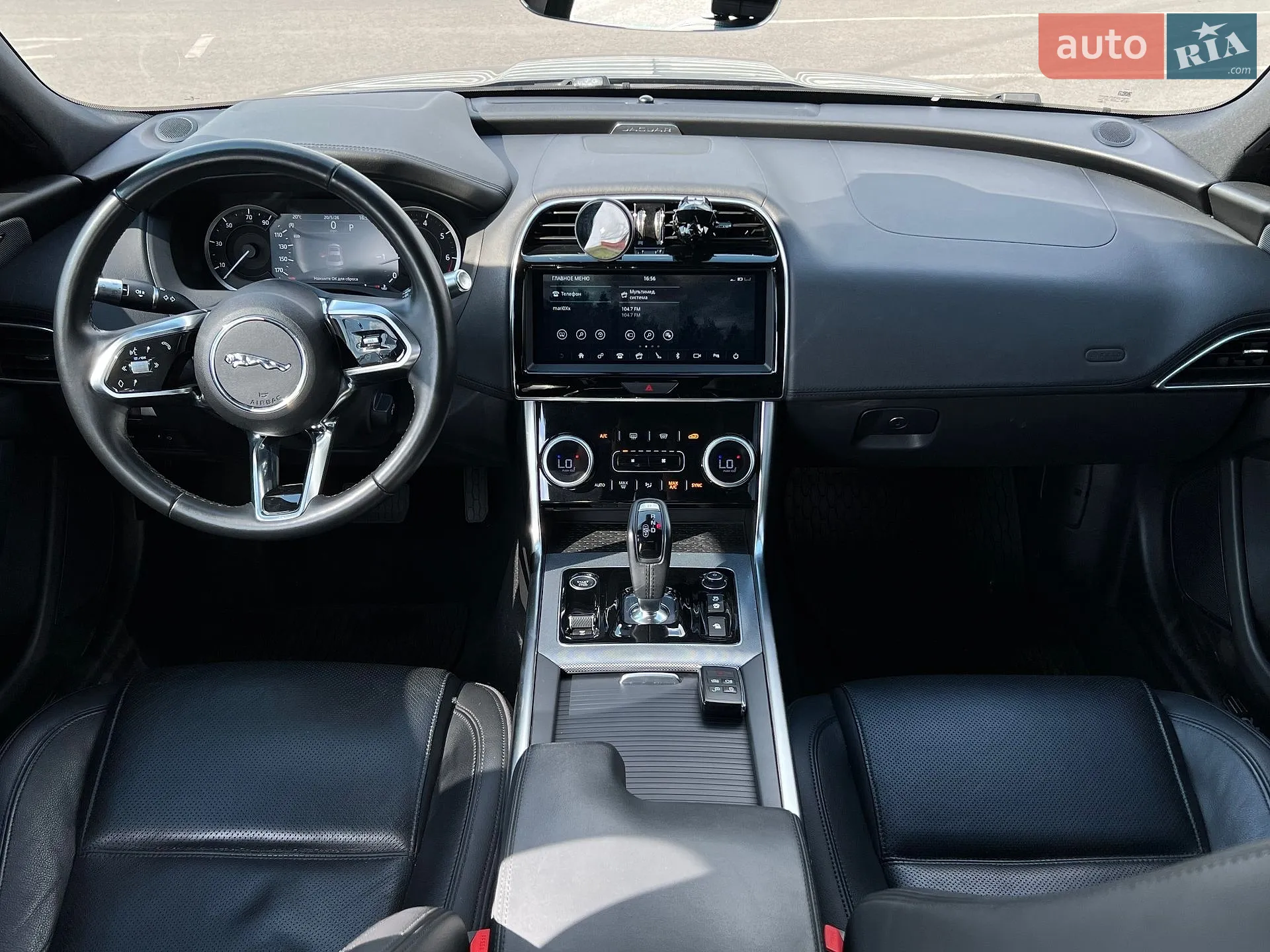2019 Jaguar XE - мініатюра 21