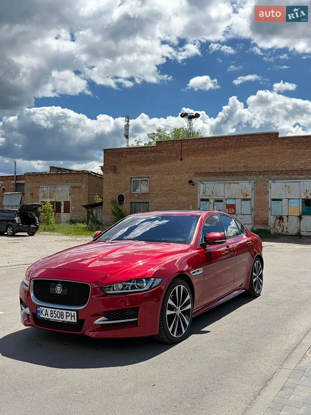 Jaguar XE, 2016
