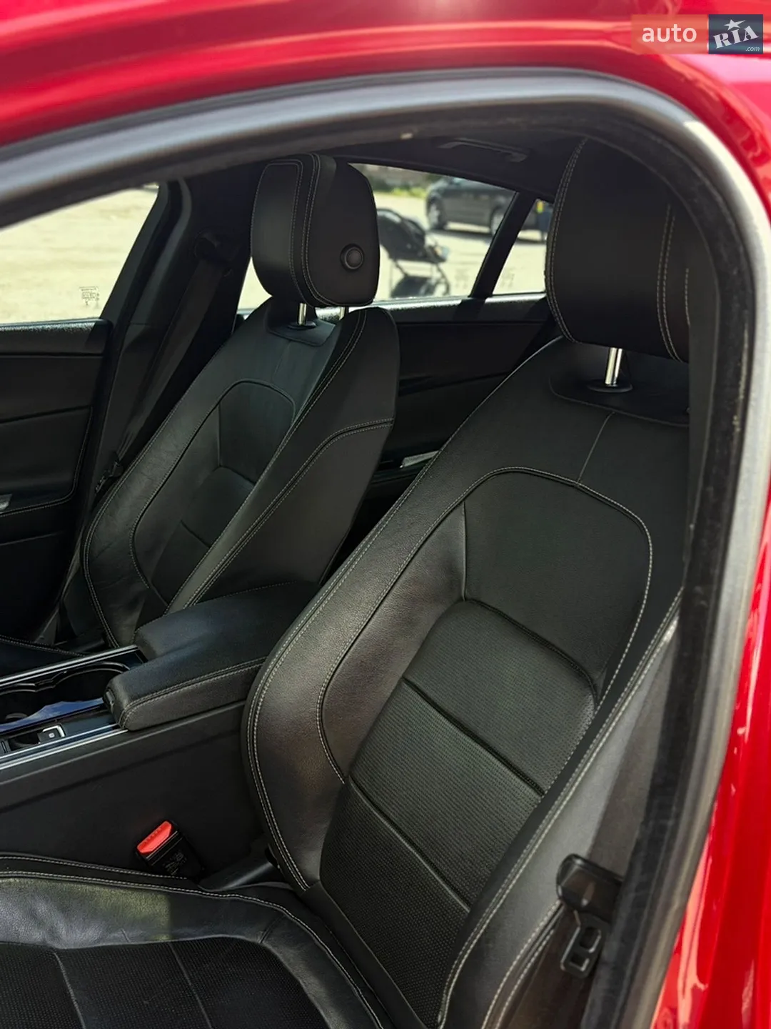 2016 Jaguar XE - мініатюра 35