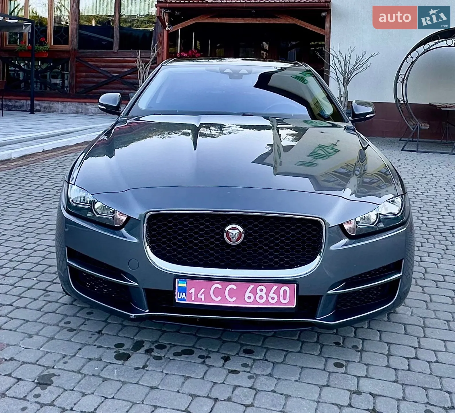 2017 Jaguar XE - мініатюра 4